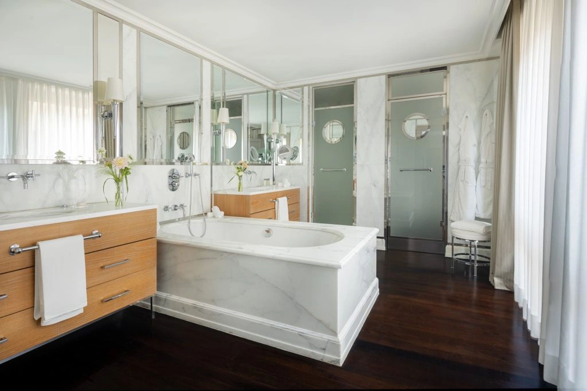 Timeless Suite suite premium banheiro - banheiro grande luxo - banheiro de marmore
