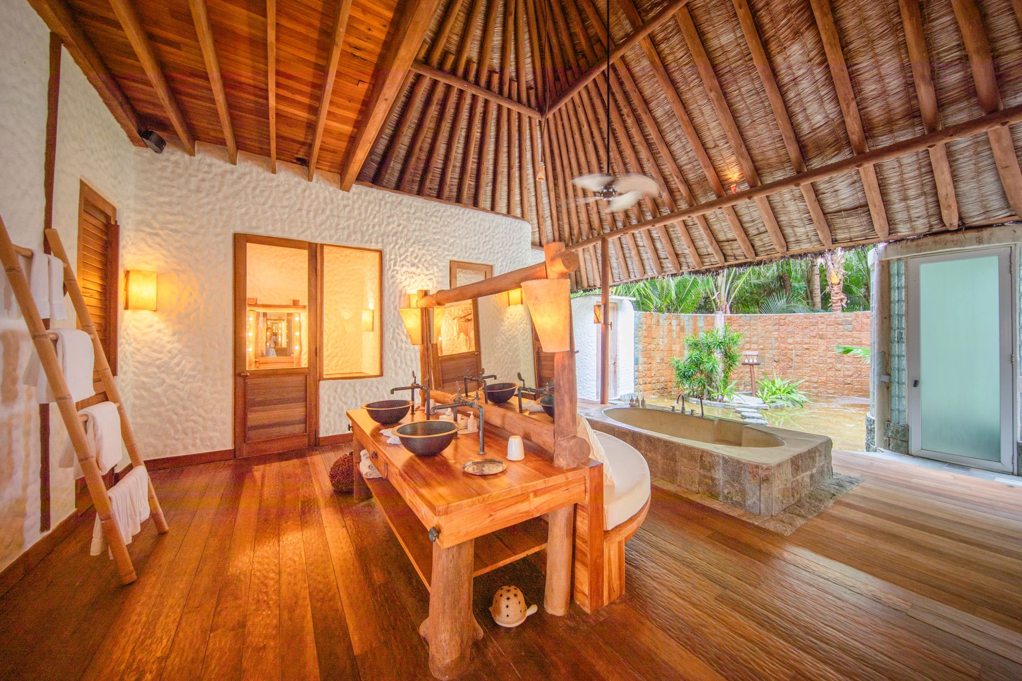 Villa 41 suite de hotel - banheira - decoracao rustica