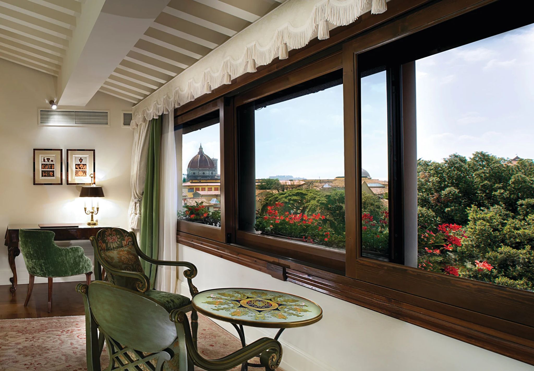 vista panoramica – duomo suite – suite com escritorio