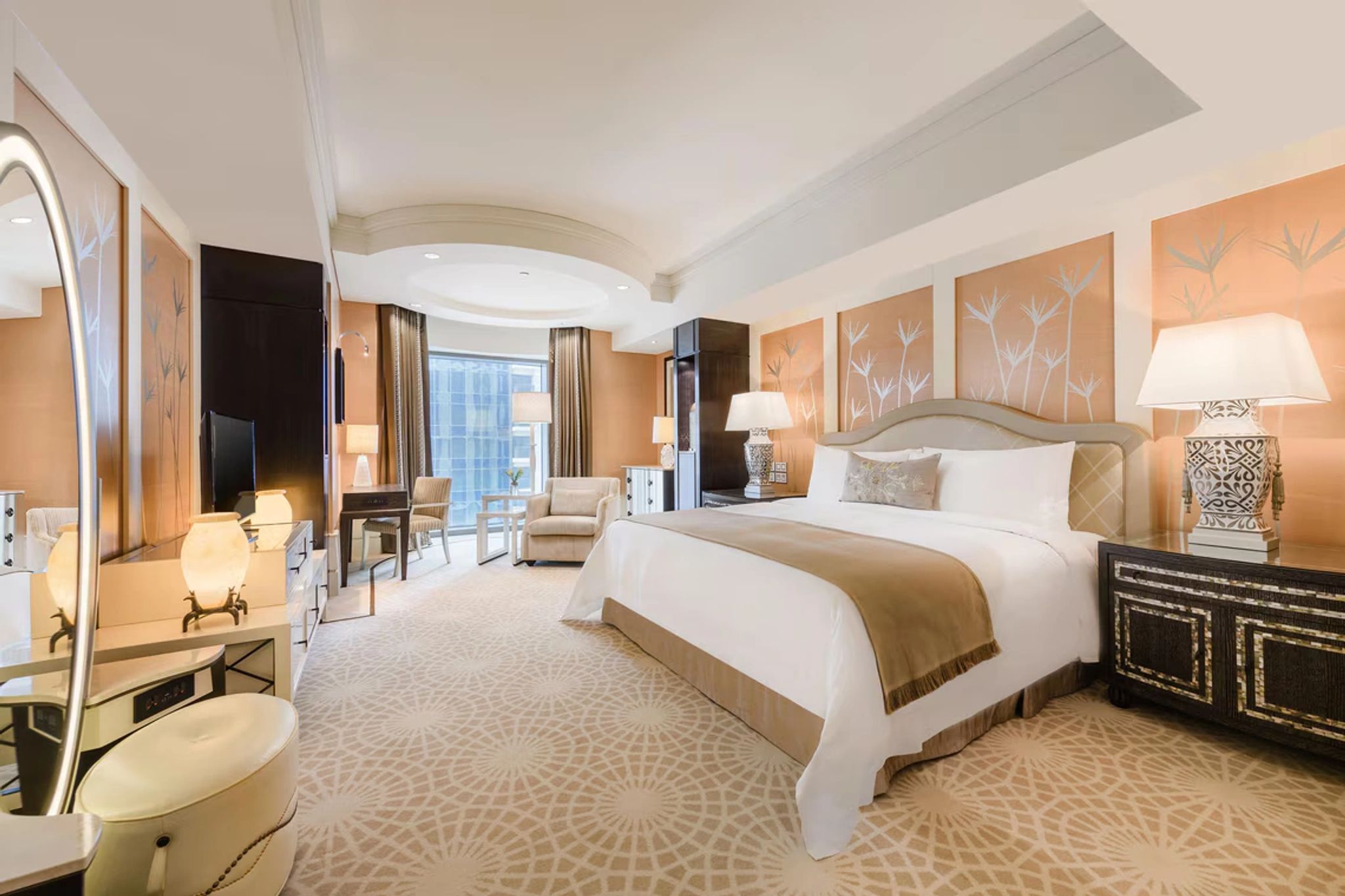 Deluxe quarto king deluxe cairo - cama king vista parcial nilo - dormitório elegante st regis