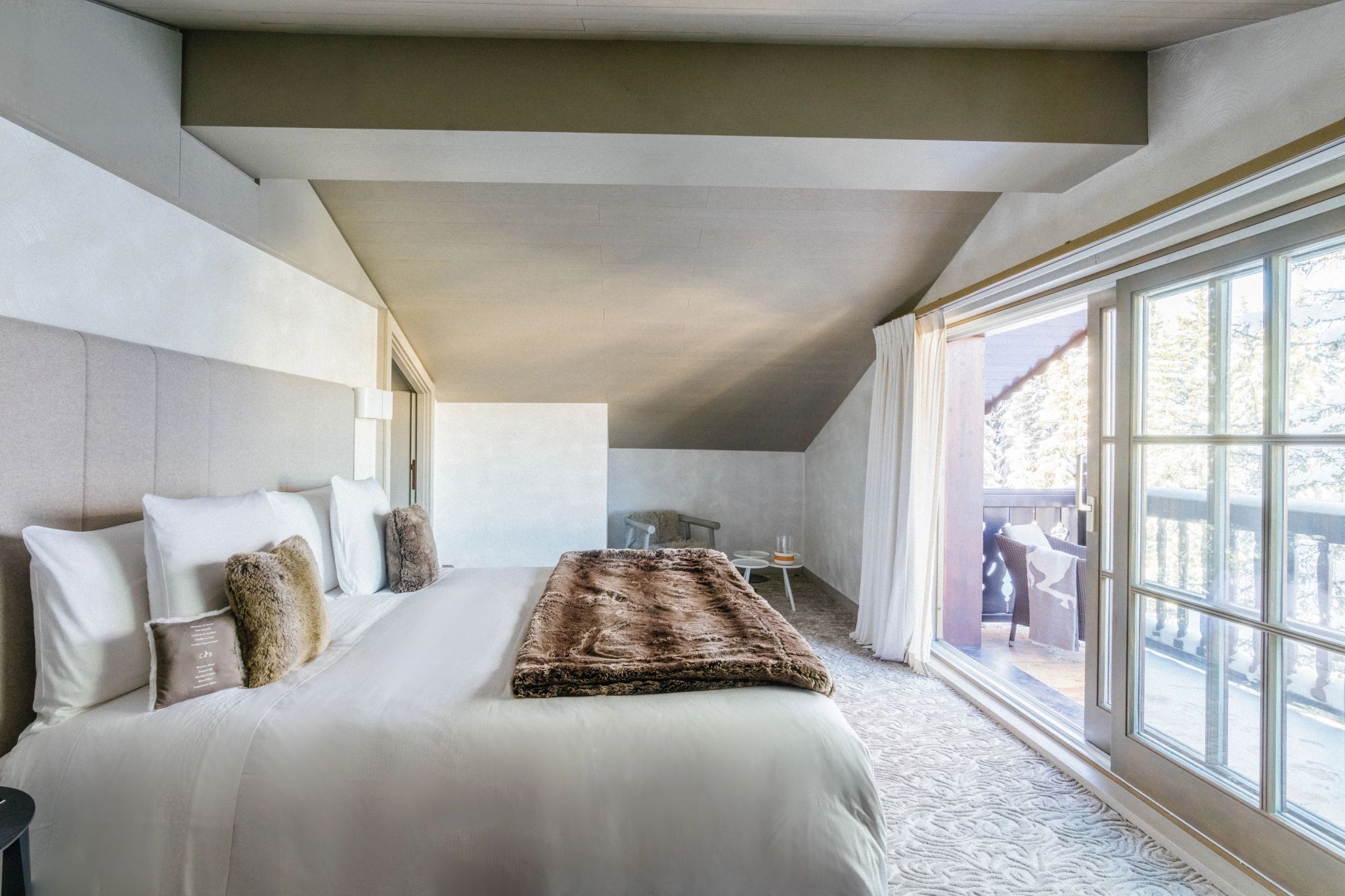 Duplex Suite suite com vista – decoraçao clean – cama de hotel