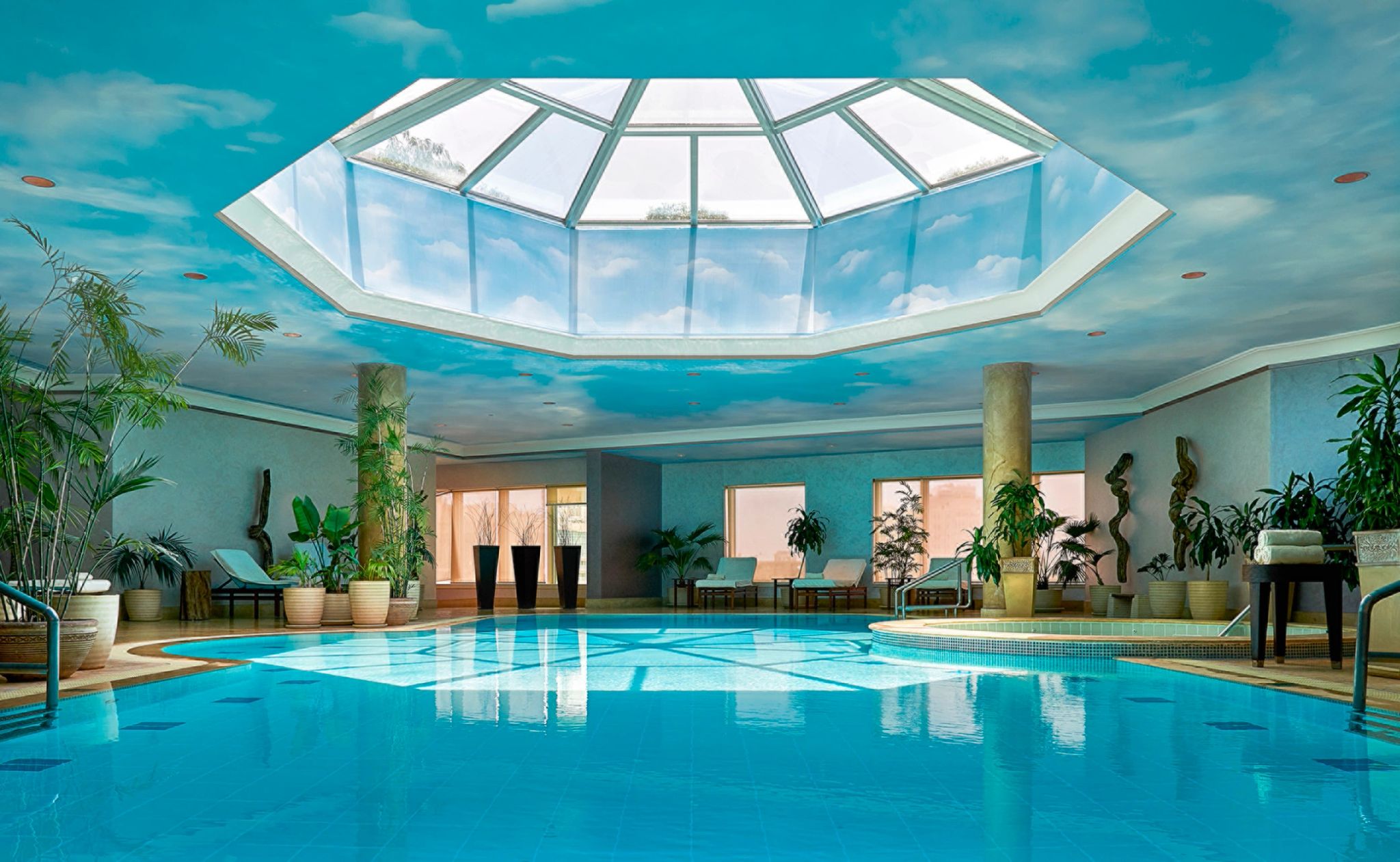 piscina coberta com teto de vidro – spa – piscina aquecida