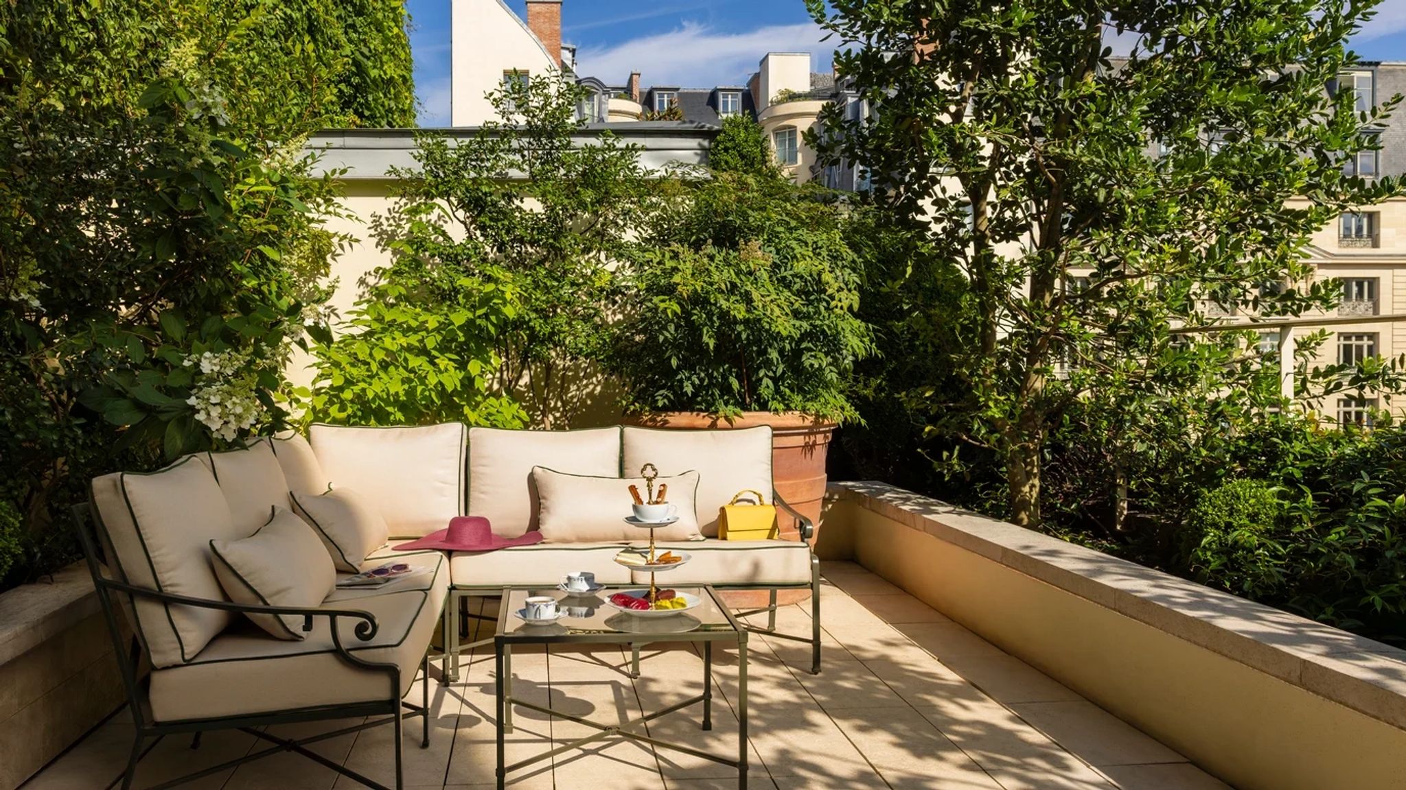 Suite Grand Jardin area externa - vista paris - hotel palace