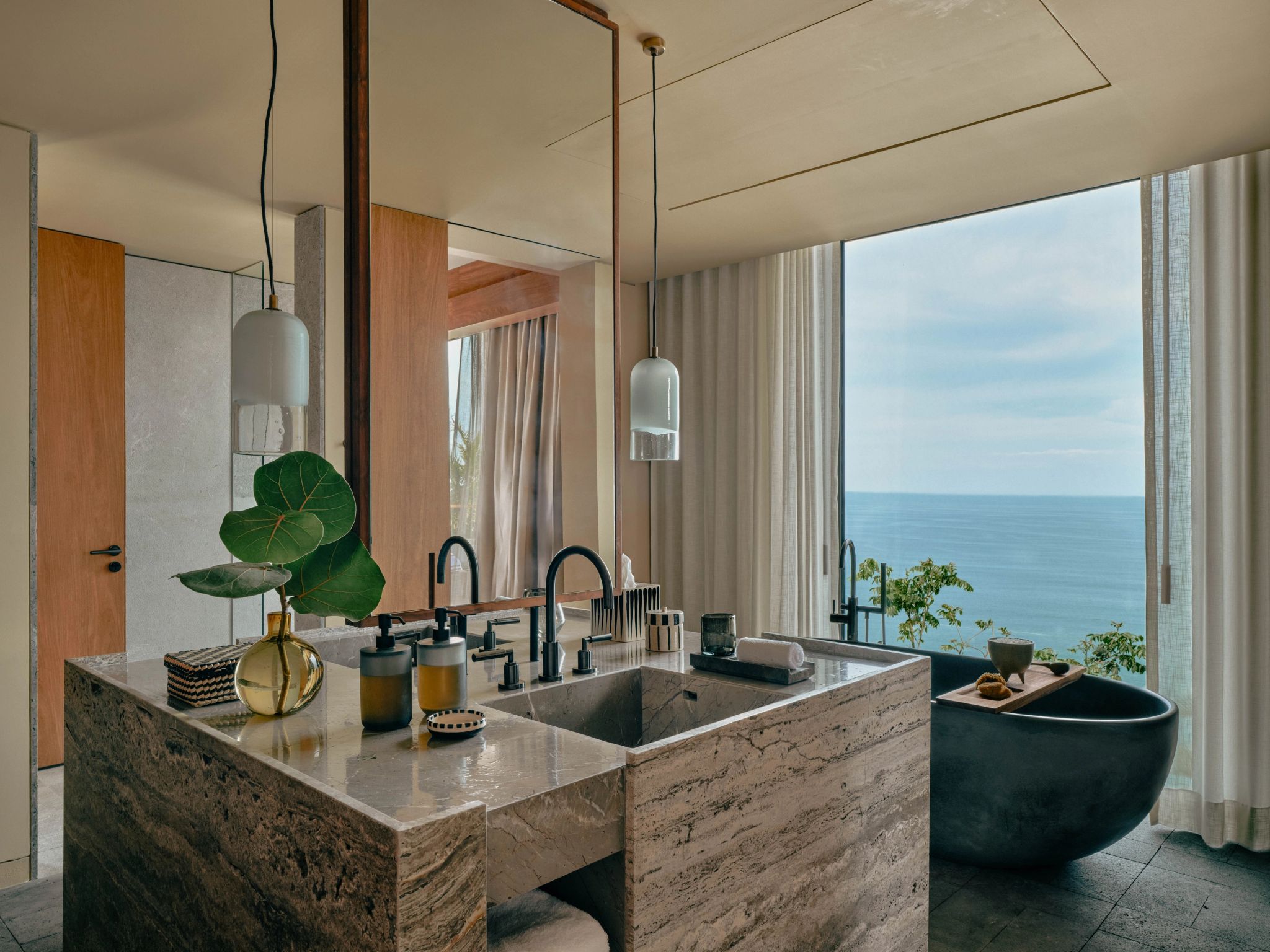 Oceanfront Mountain Studio Suite banheiro da suite - banheir de luxo - vista mar