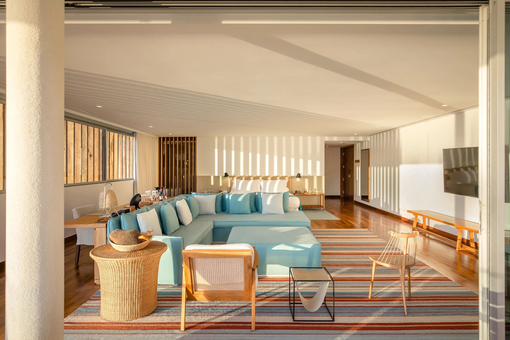 sala iluminada de suite - suite com vista - hotel de luxo na praia