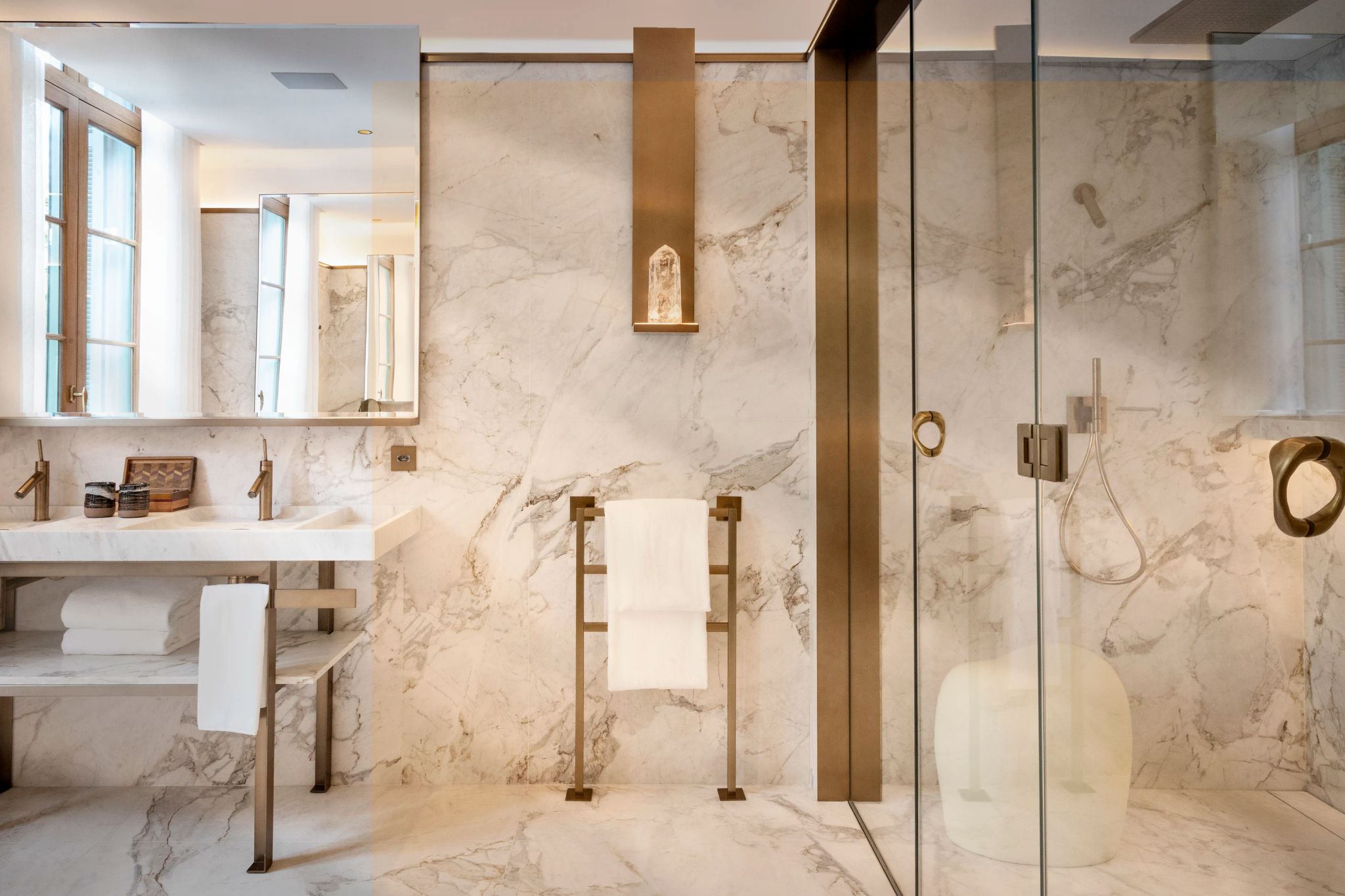 banheiro do deluxe king no hotel rosewood - rosewood sao paulo