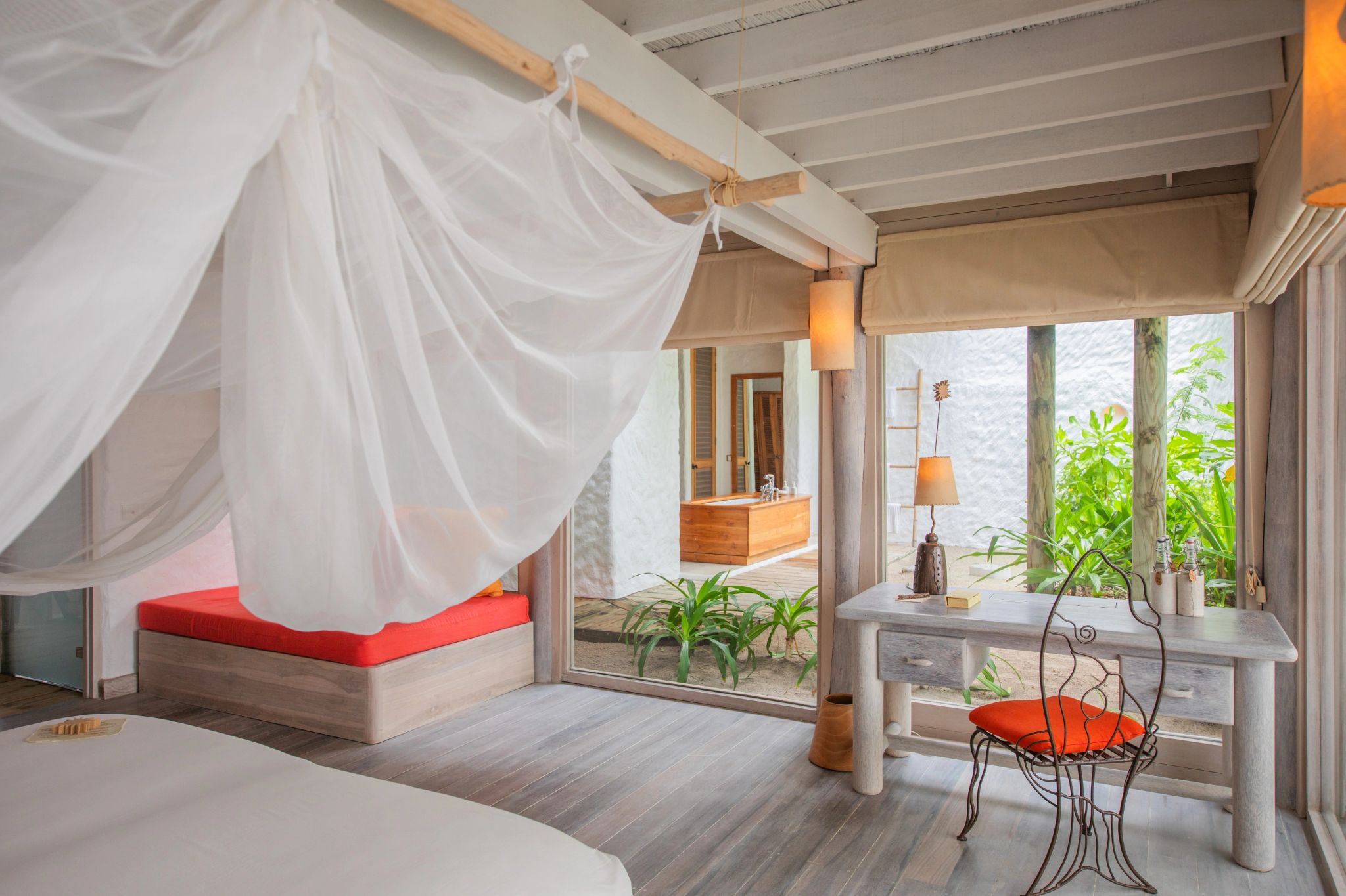 Two Bedroom Crusoe Pool suite maldivas - cama casal mosquiteiro - hospedagem luxo