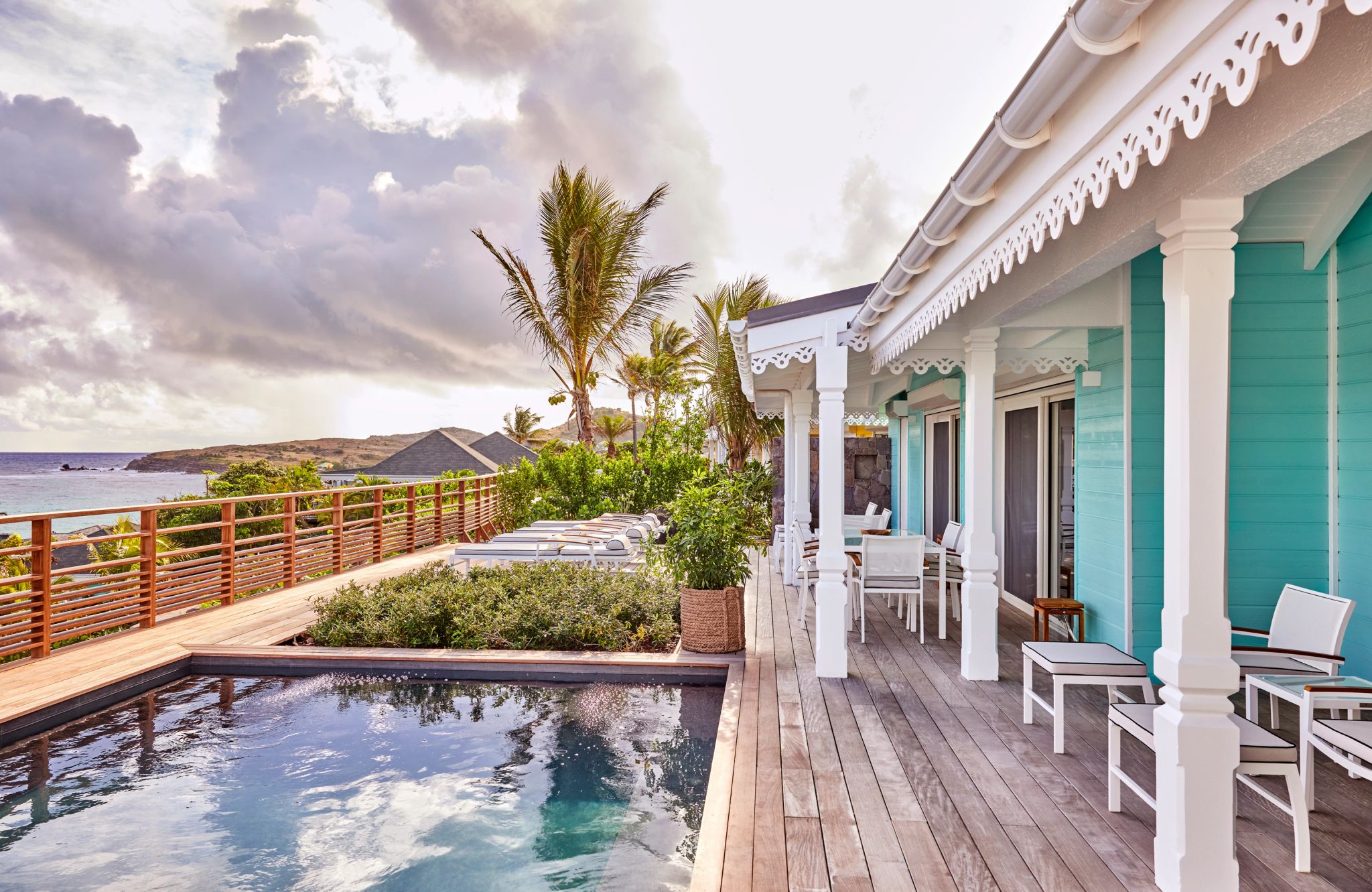 Marechal Suite piscina de luxo - terraco mobiliado - suite frente mar