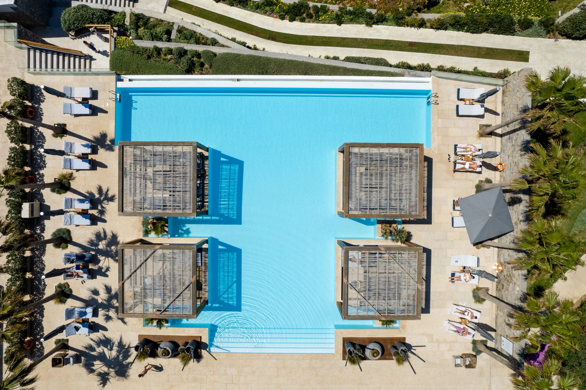 hotel com piscina - piscina externa - piscina ao ar livre