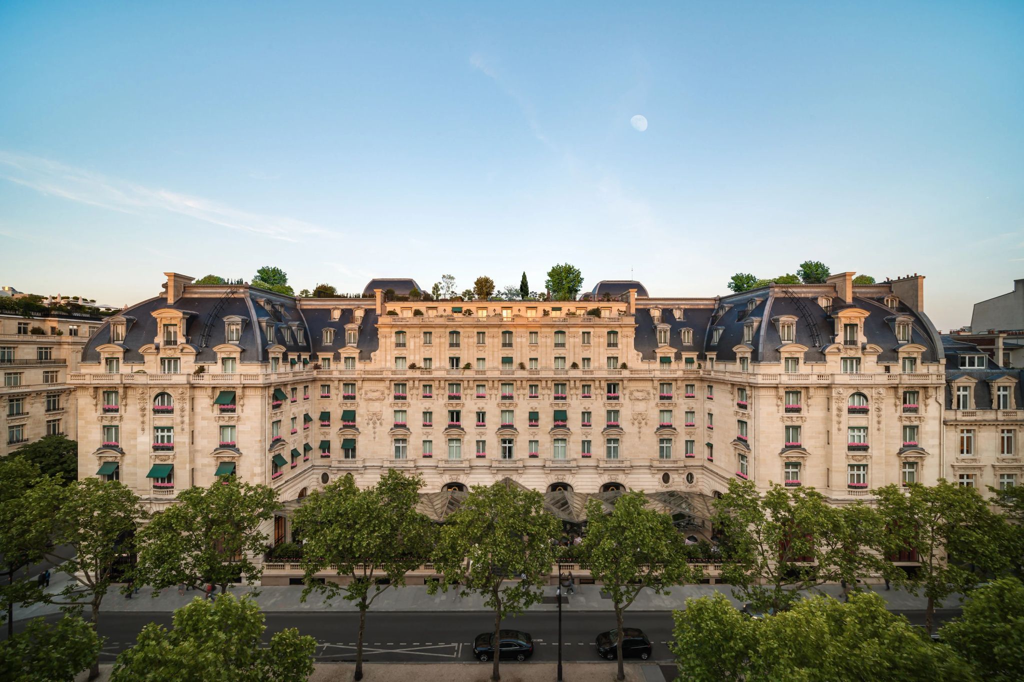 palacio em paris - fachada the peninsula paris