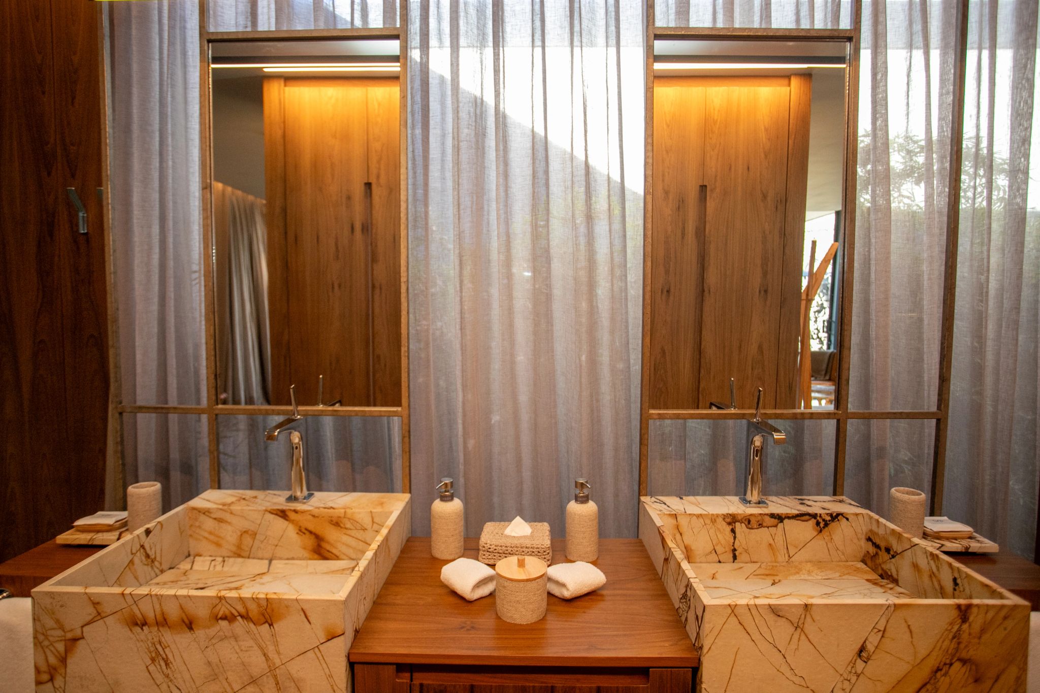 Spa Suite Sauna banheiro de luxo – banho premium – pia dupla