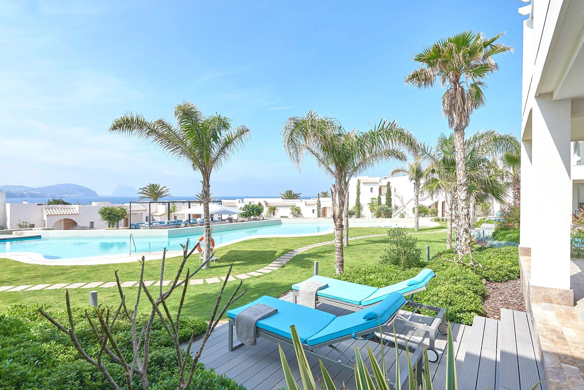 Family Suite Two Bedroom  piscina de luxo – mesa do terraco – suite com piscina