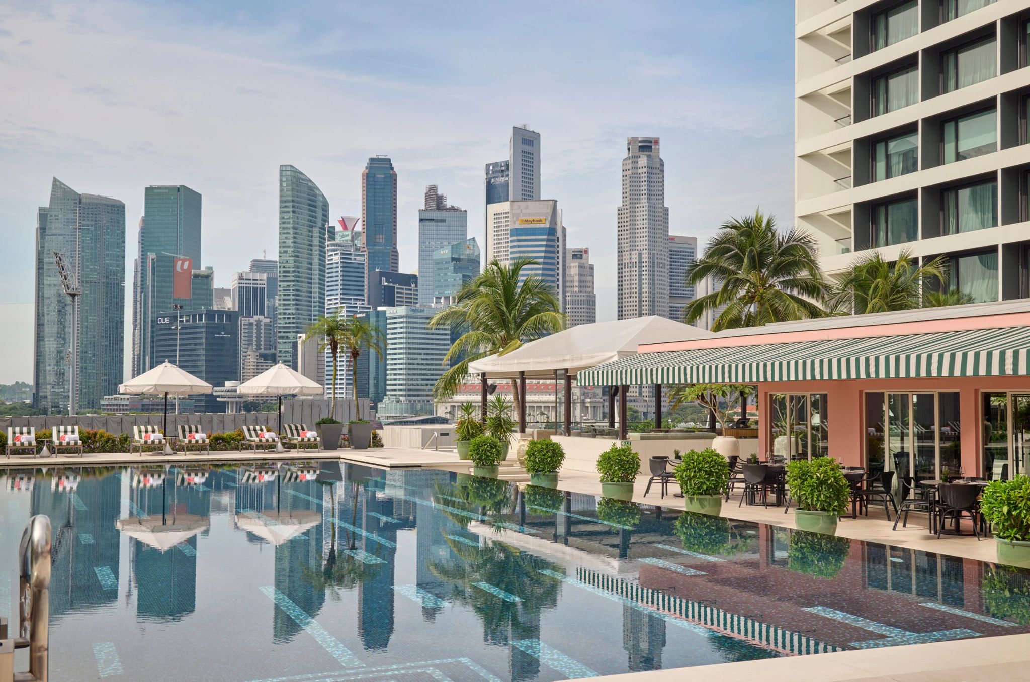 Piscina do hotel Mandarin Oriental, Singapore piscina de luxo – piscina ao ar livre – piscina vista mar - cidade de singapura - paisagem urbana