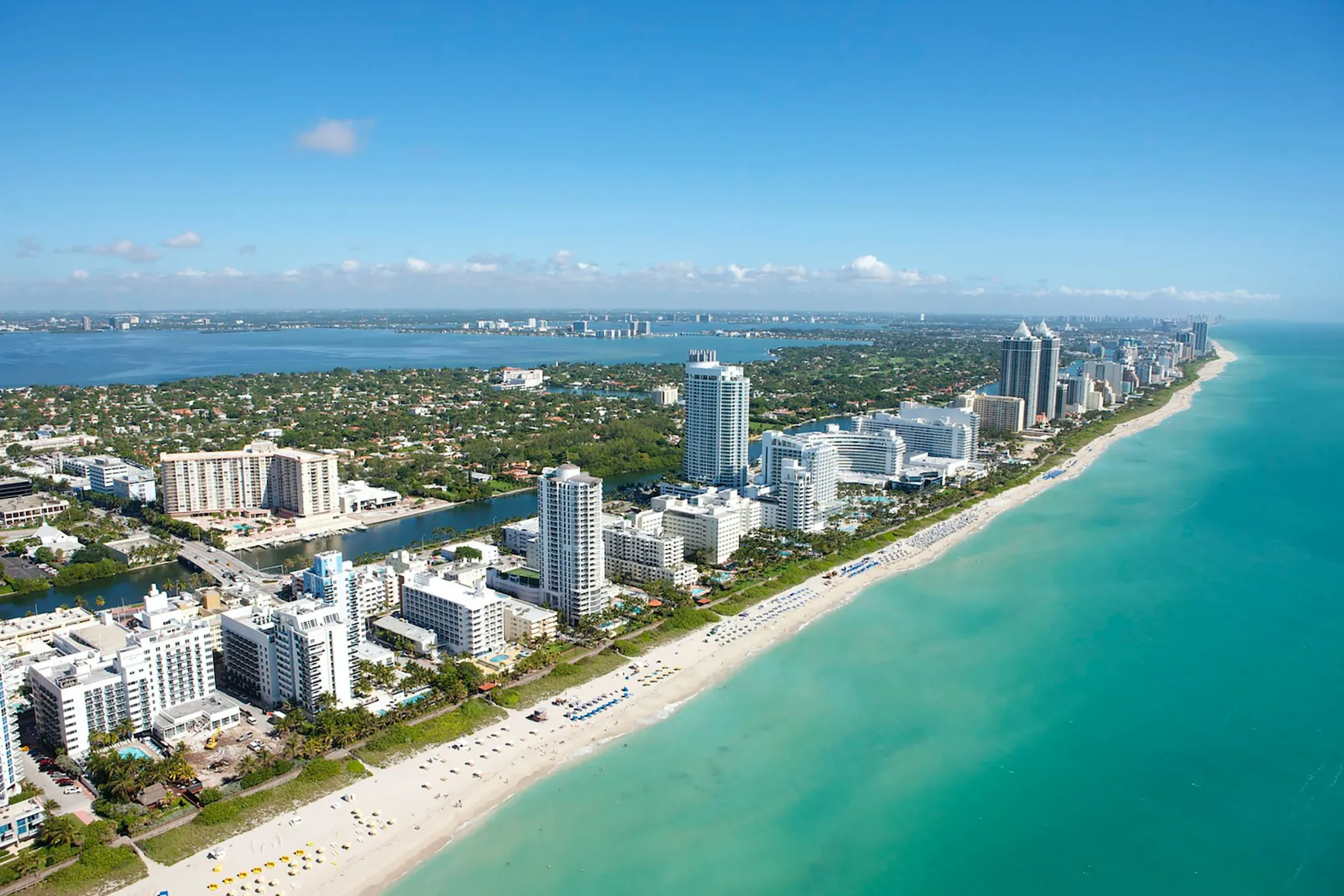 vista-aérea-edificios-frente-mar-miami-miami beach