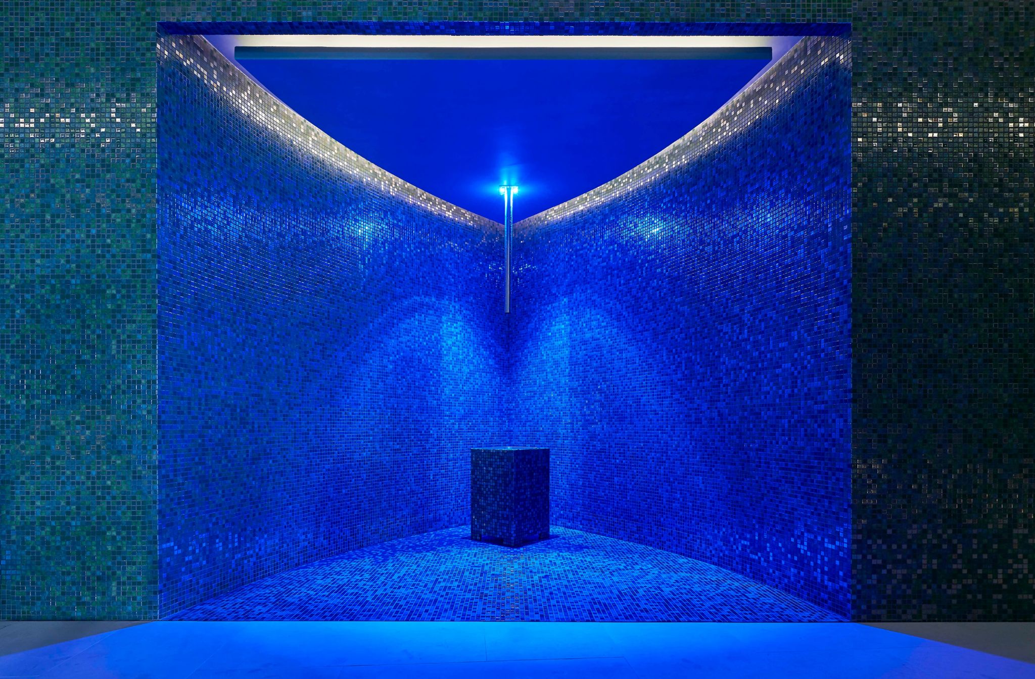 Fonte de Gelo fonte de gelo revitalizante dentro do spa de hotel de luxo