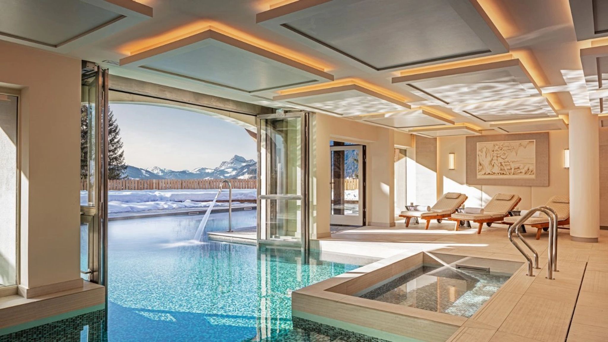 piscina com jacuzzi – piscina de luxo – spa de luxo - piscina de hotel - piscina ampla