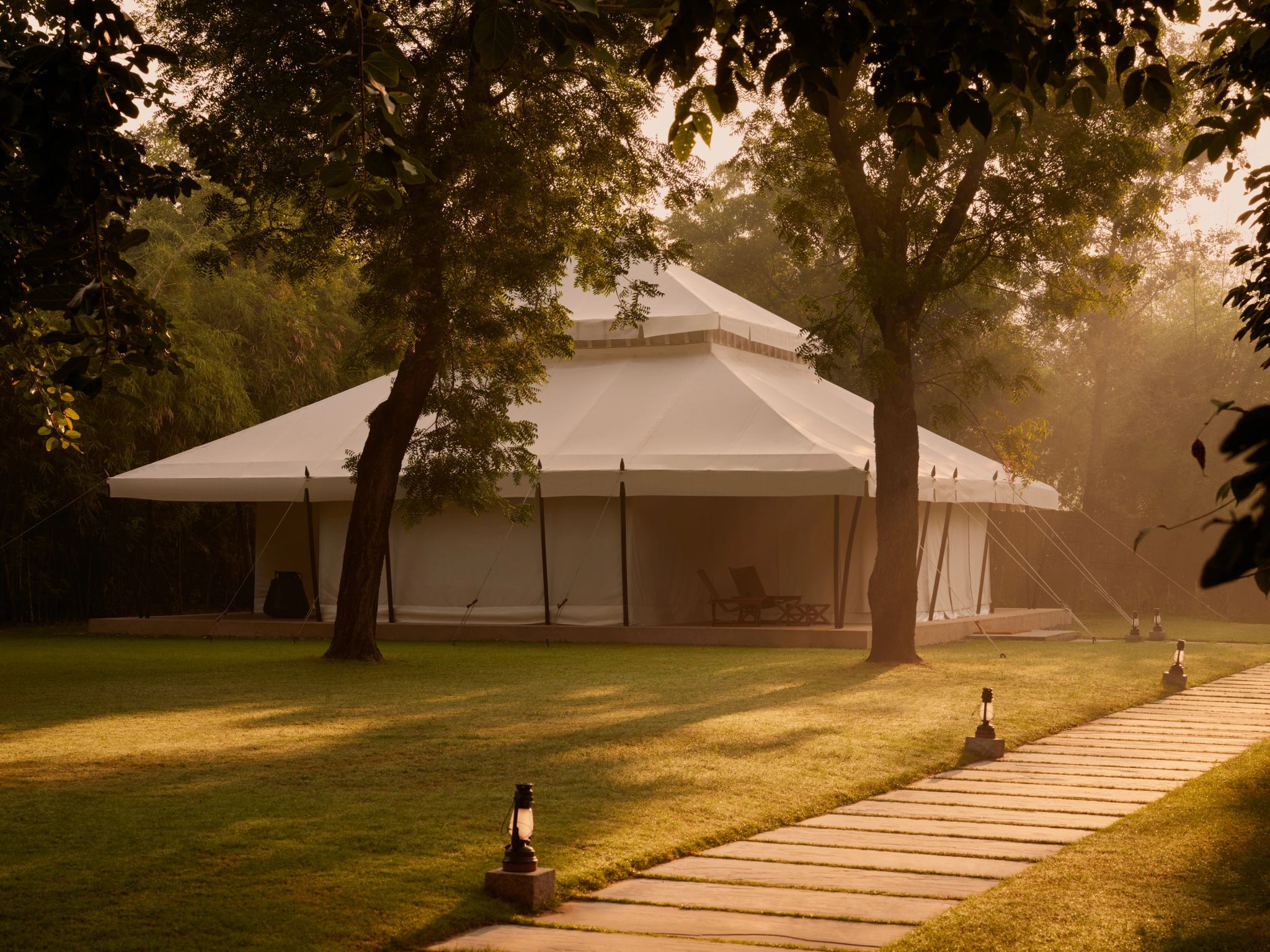 Tented Pavillion area externa - tenda de luxo - vista jardim - natureza