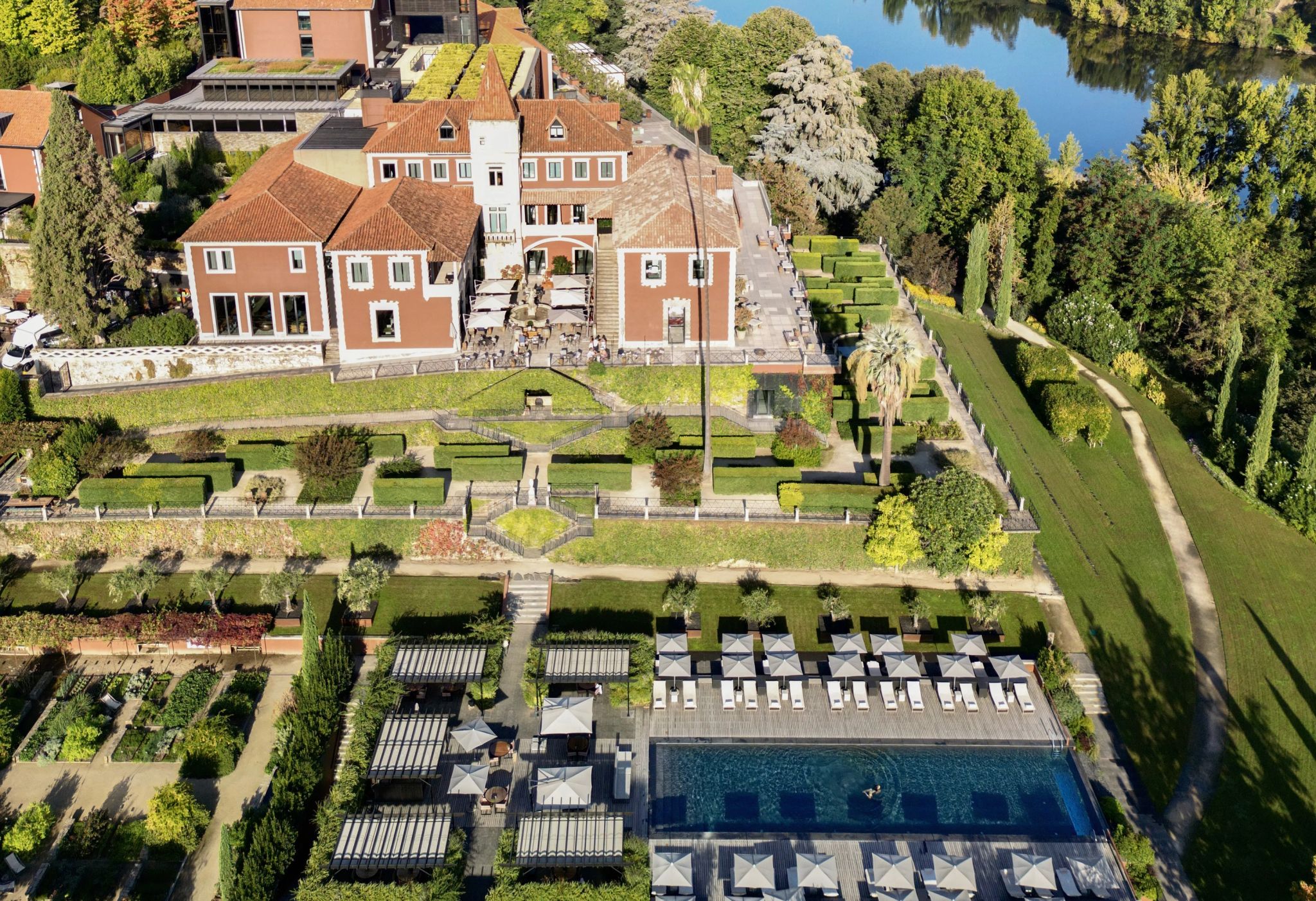 Six Senses Douro Valley fachada manor house - vinhedos douro valley - arquitetura hotel luxo