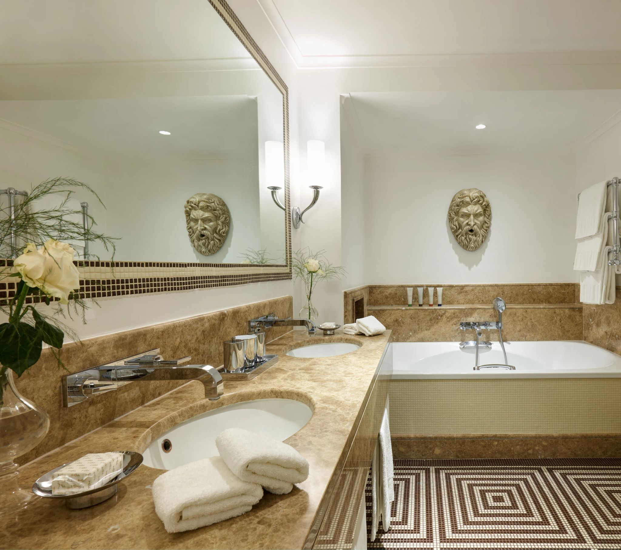 Nijinsky Suite banheiro de luxo - banheiro espaçoso - banheiro em marmore