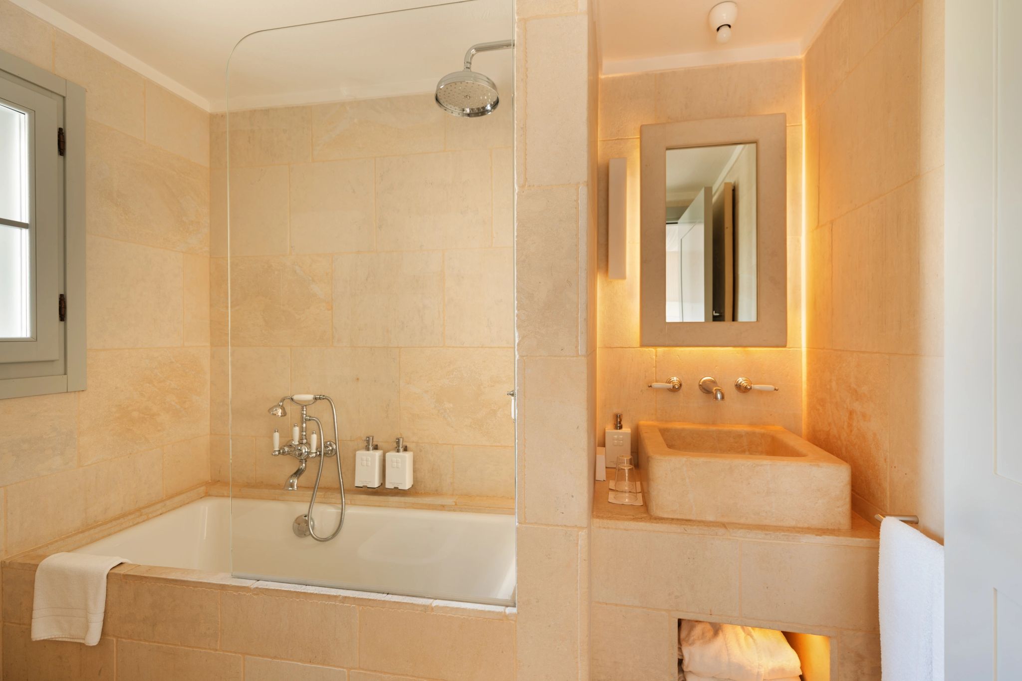 Borgo Casa Magnifica banheira grande – banheiro premium – banho de banheira