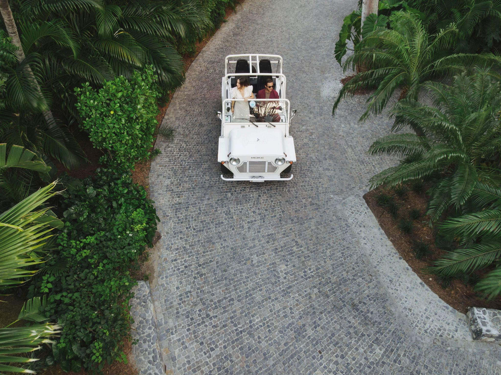 passeio de carro – carro de luxo - atividades de lazer - destino de natureza