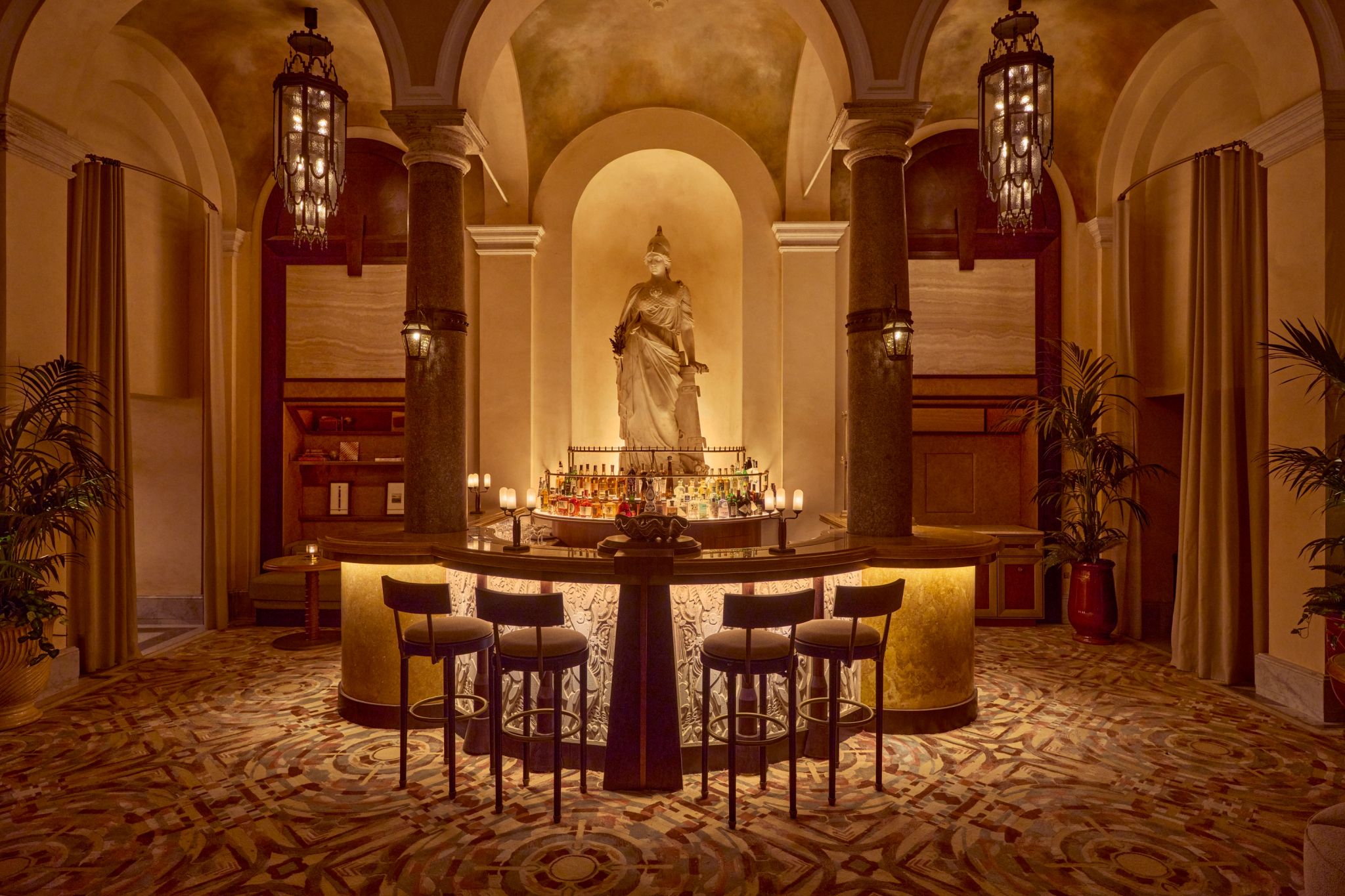 Bar La Minerva sala jantar aconchegante – bar elegante roma – carta drinks assinatura