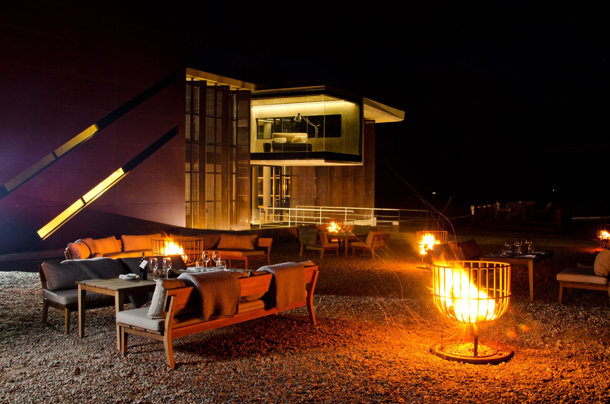 Jantar ao ar Livre jantar sob as estrelas com fogueira e ambientação de luxo em mendoza