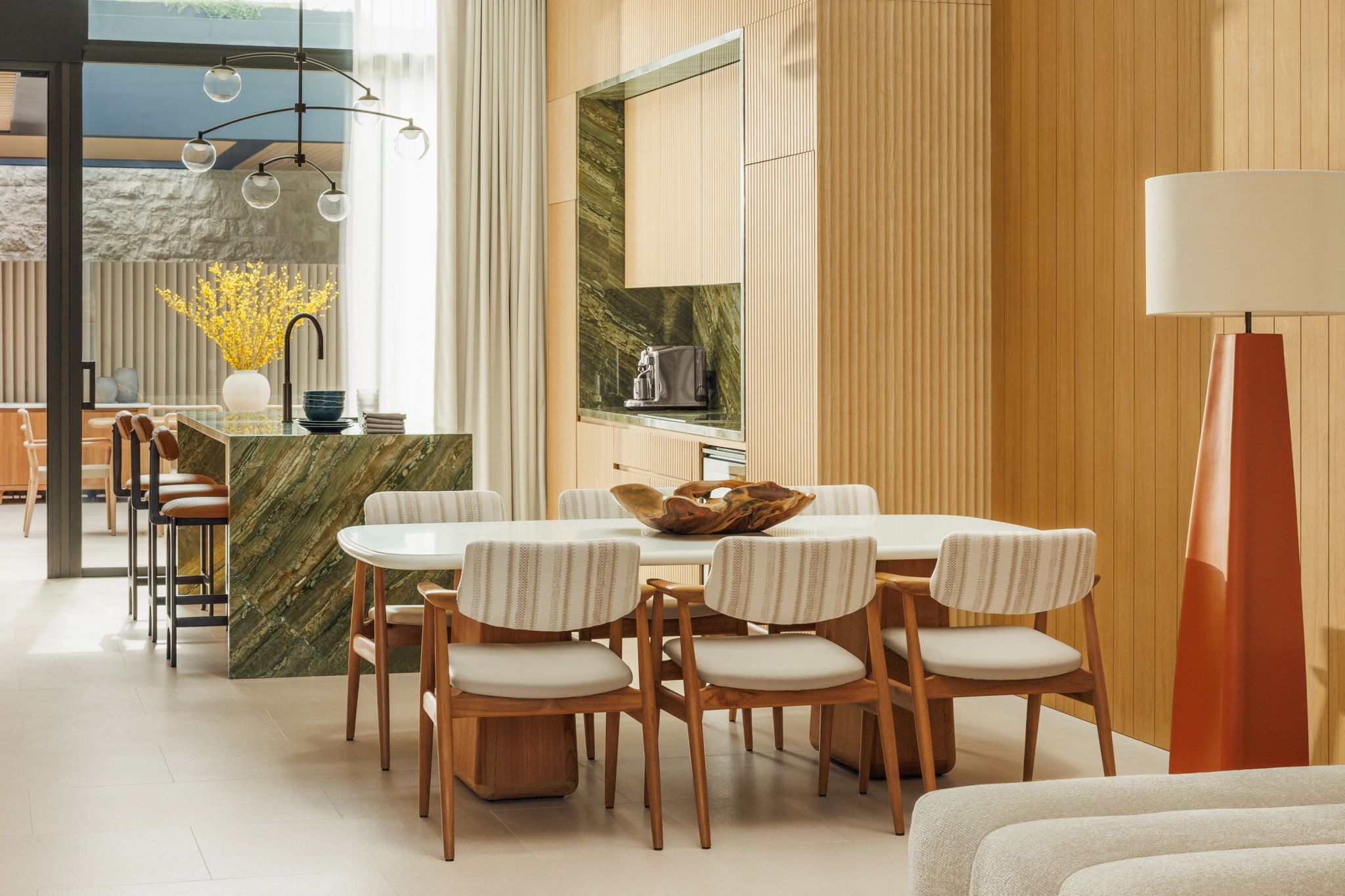 Two Bedroom Epos Suite Seafront sala de jantar – mesa de jantar – gastronomia na suite