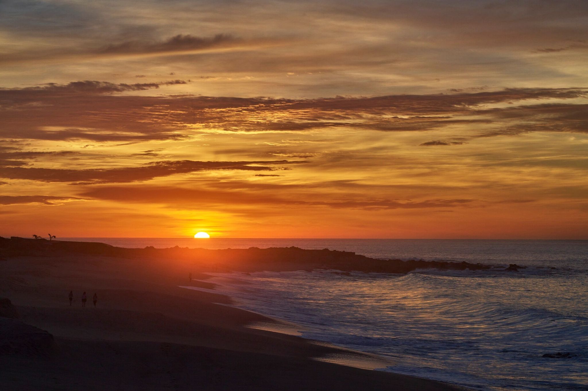 por do sol na praia - caminhada na praia - exercicio fisico