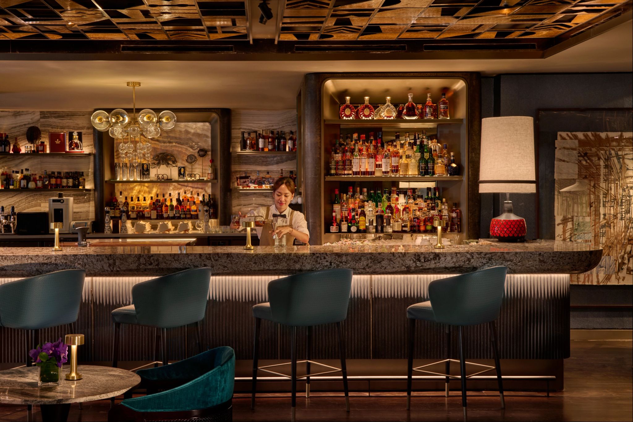 Mandarin Oriental Bar bar moderno - vitrine de bebidas - bebidas premium - vida noturna