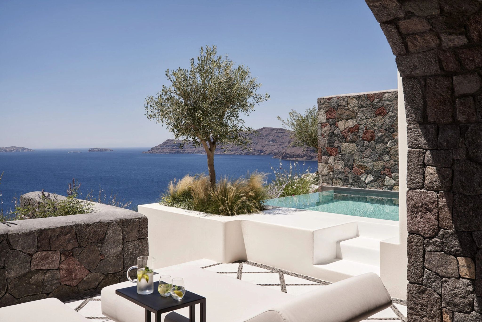 fachada-suite - terraço-mobiliado - piscina-externa