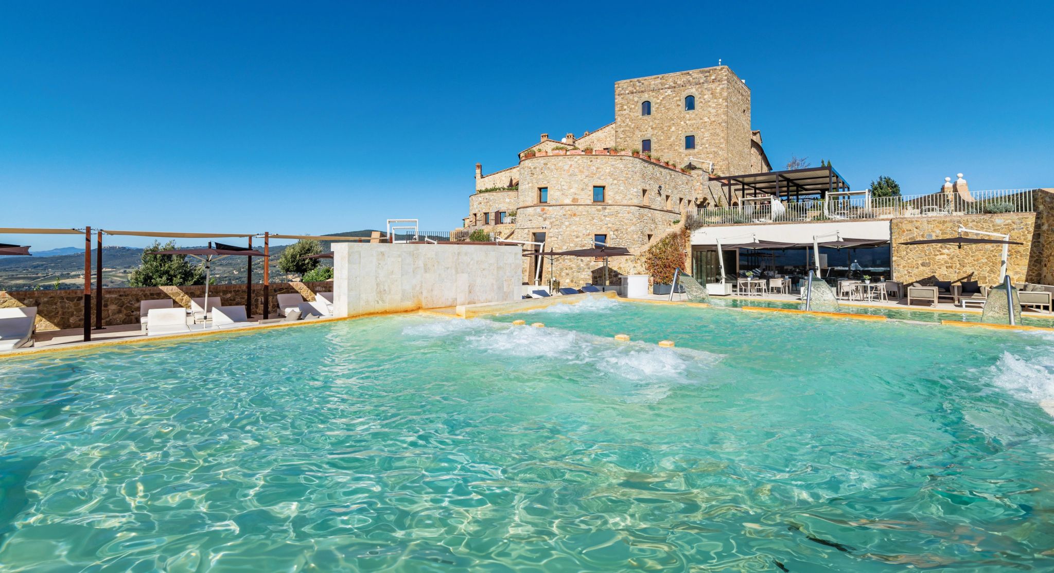 Piscina externa hotel com piscina - piscina externa - piscina ao ar livre