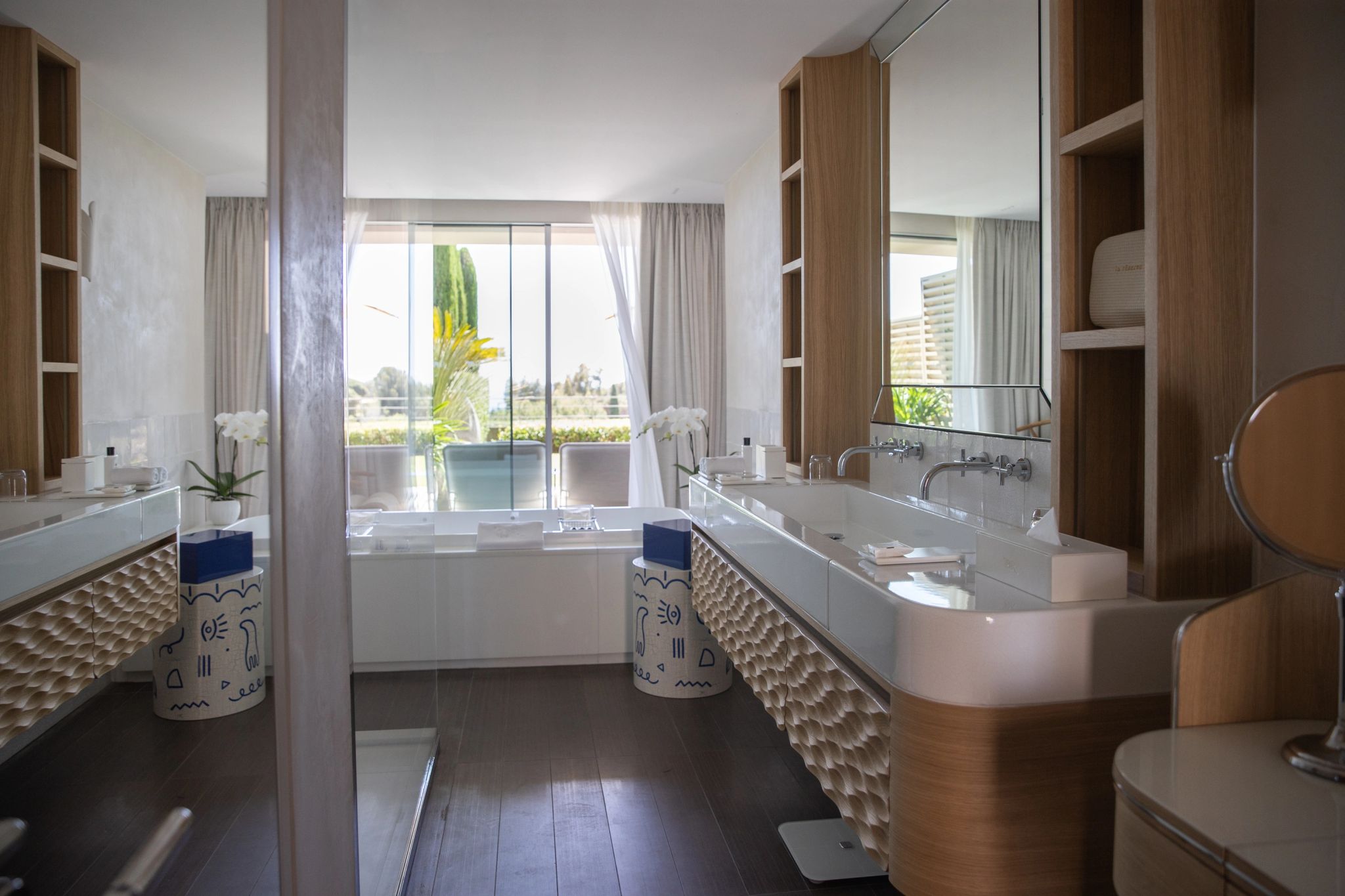 Deluxe Junior Suite Sea View Garden banheira com vista – baheiro de luxo – banheiro casal