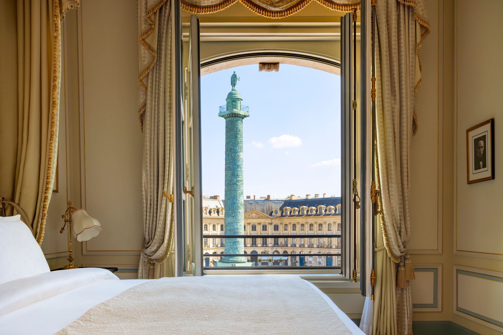 quarto luxo – decoracao classica – vista torre eiffel
