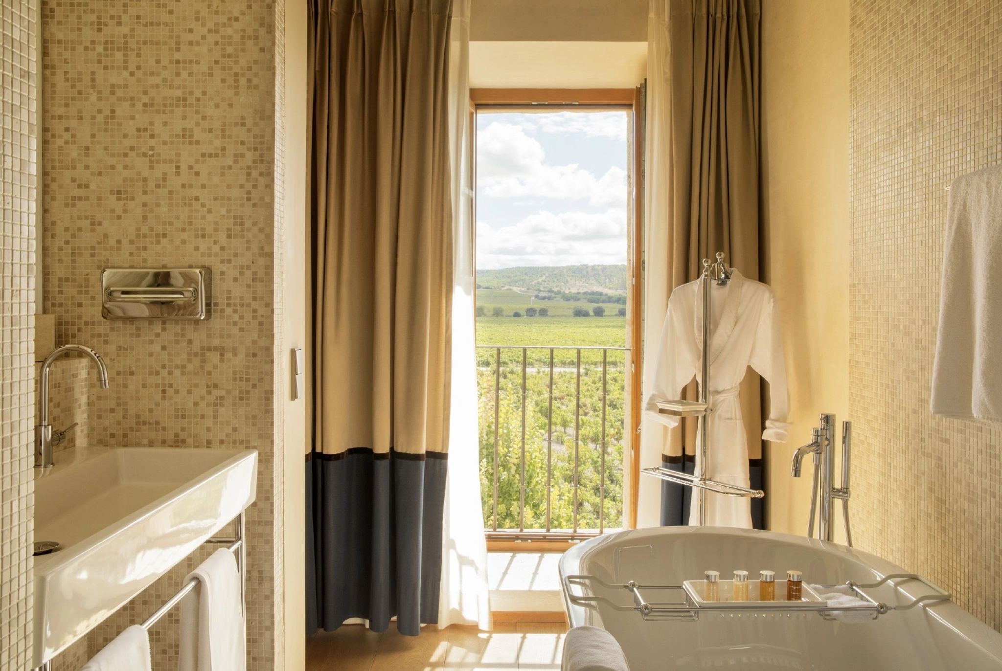 Superior Double Garden banheiro de luxo - banheira de imersao - vista panoramica