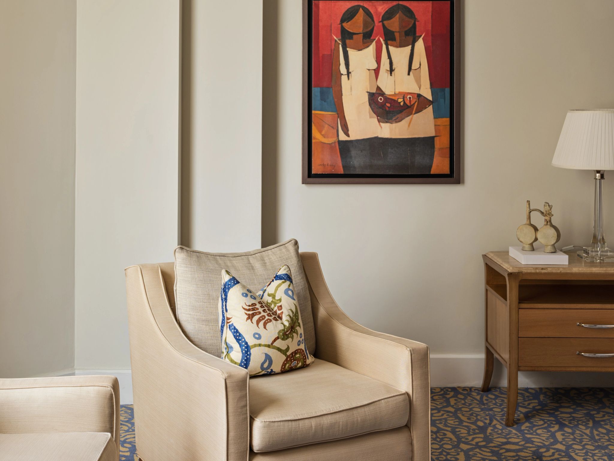 Deluxe Junior Suite sala de estar - suite moderna - poltrona confortavel