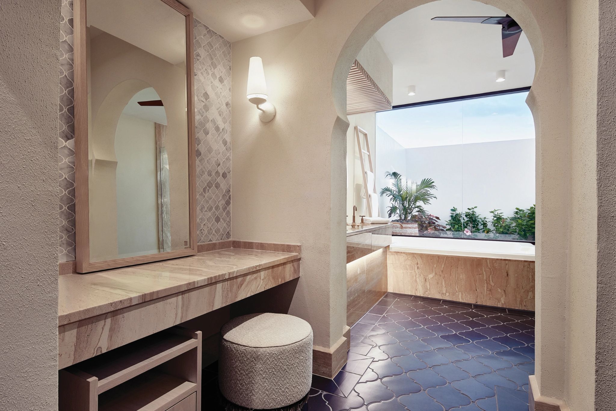 banheiro com banheira – banheira de imersao – banheira de marmore