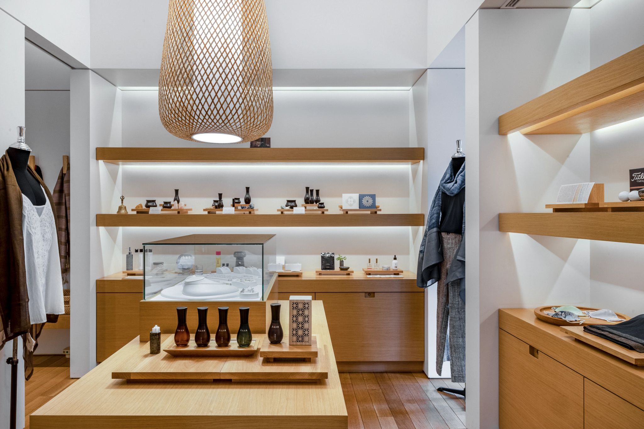 Boutique do resort roupas femininas – loja de roupa – moda oriental