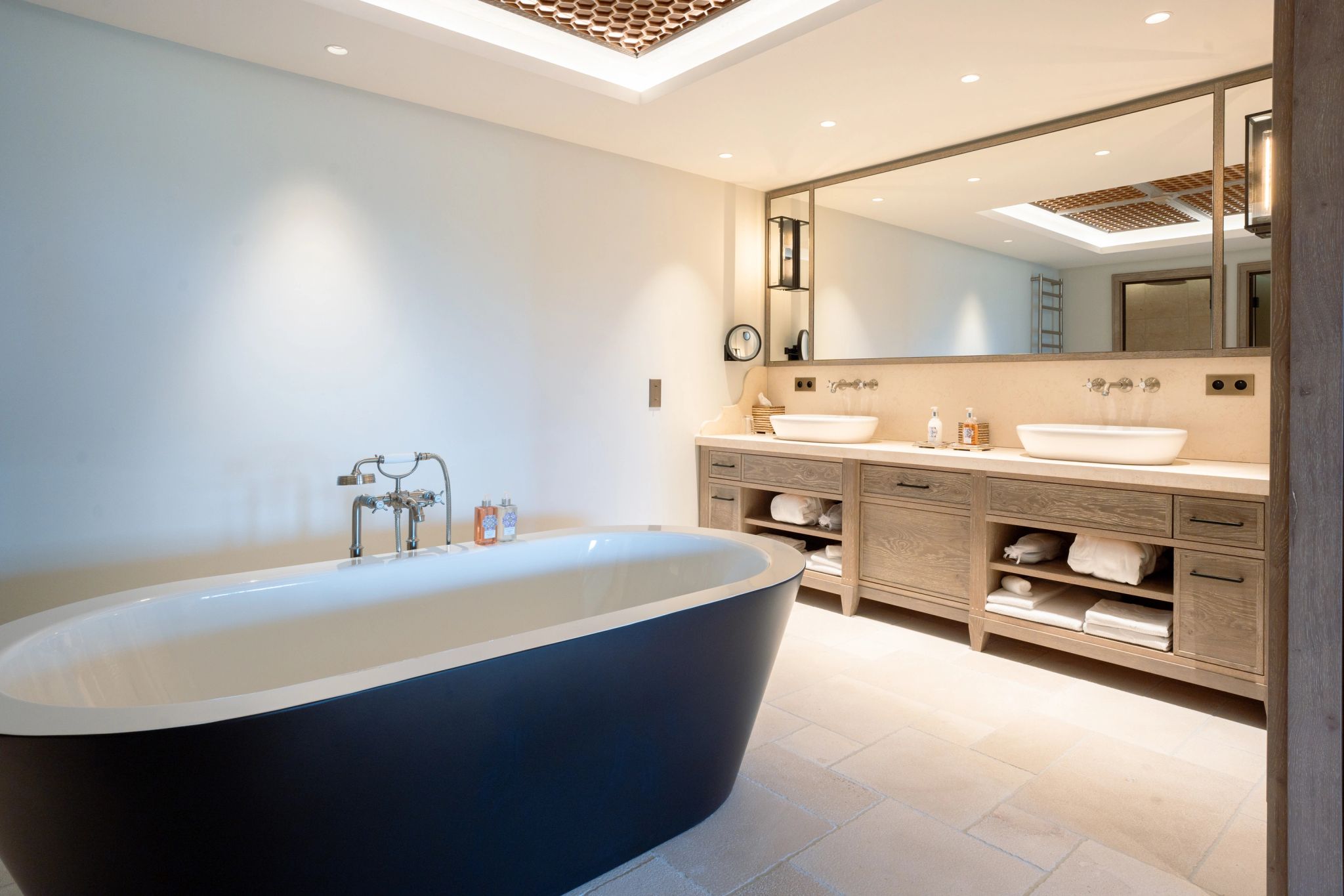 Calista Suite banheiro com banheira – banheiro de luxo – banheira de imersao - banho premium