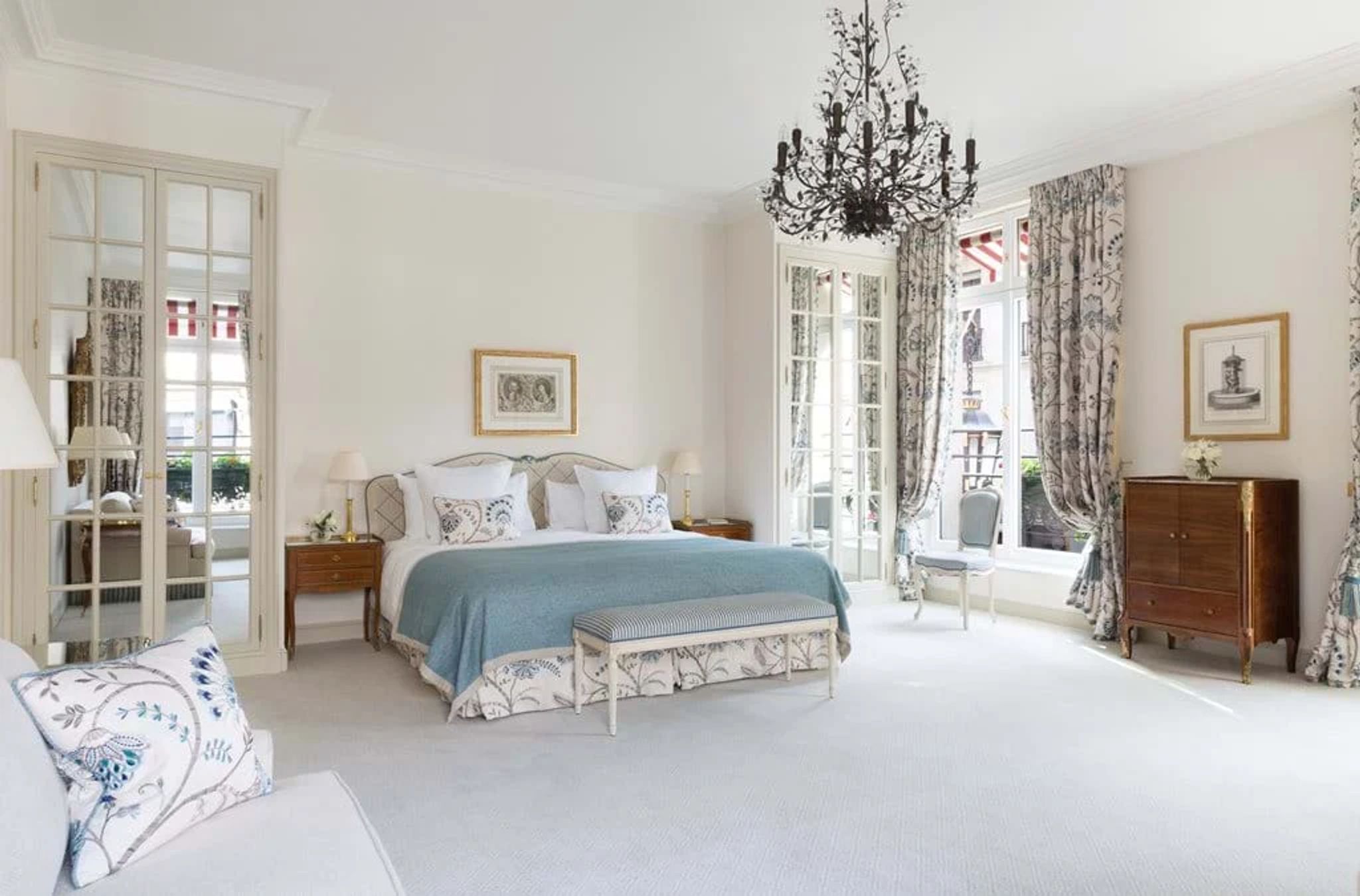 Corner Junior Suite suite junior corner - suite vista paris