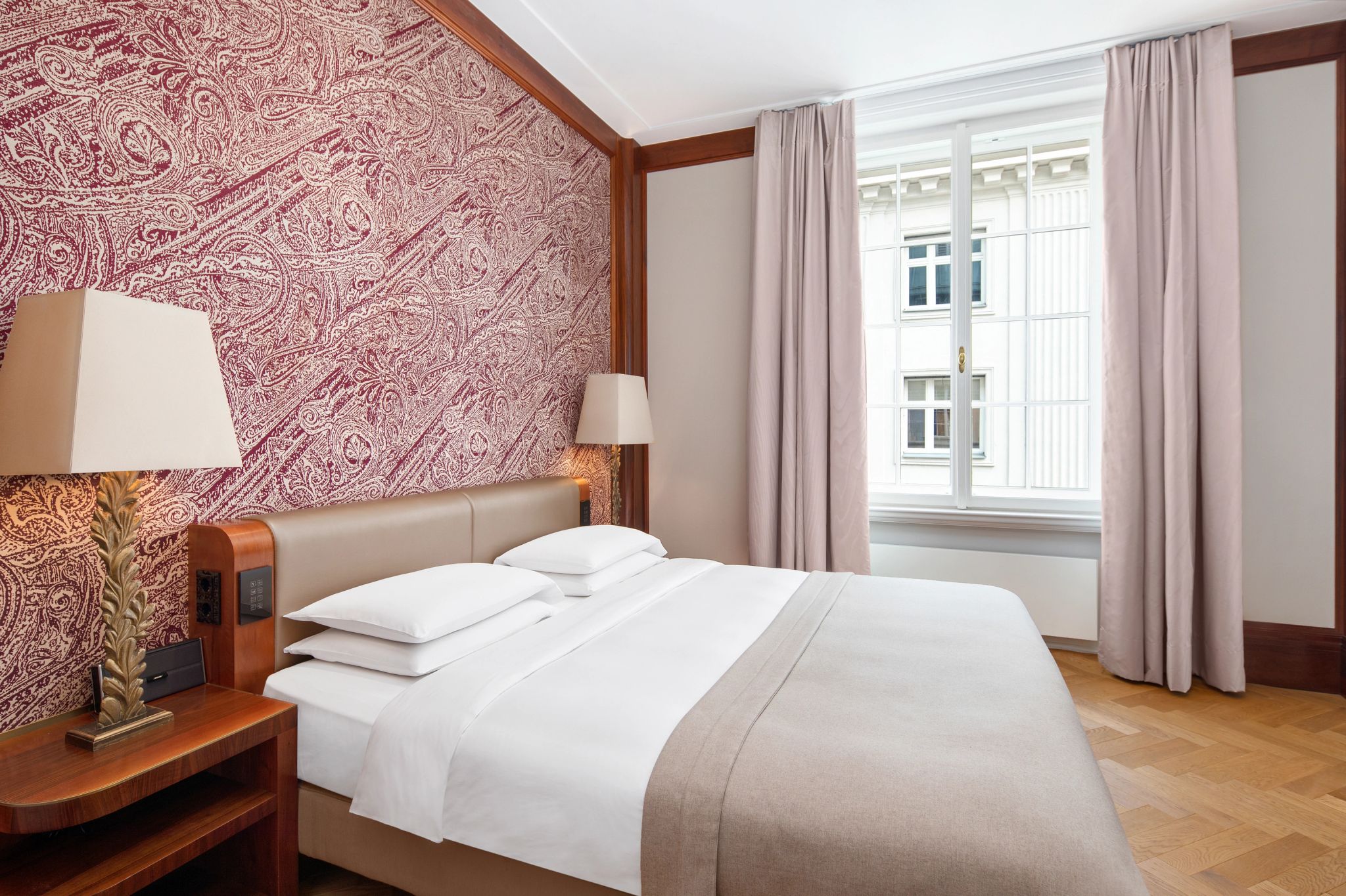 Diplomat Suite   cama de hotel - decoraçao de hotel – quarto vista viena