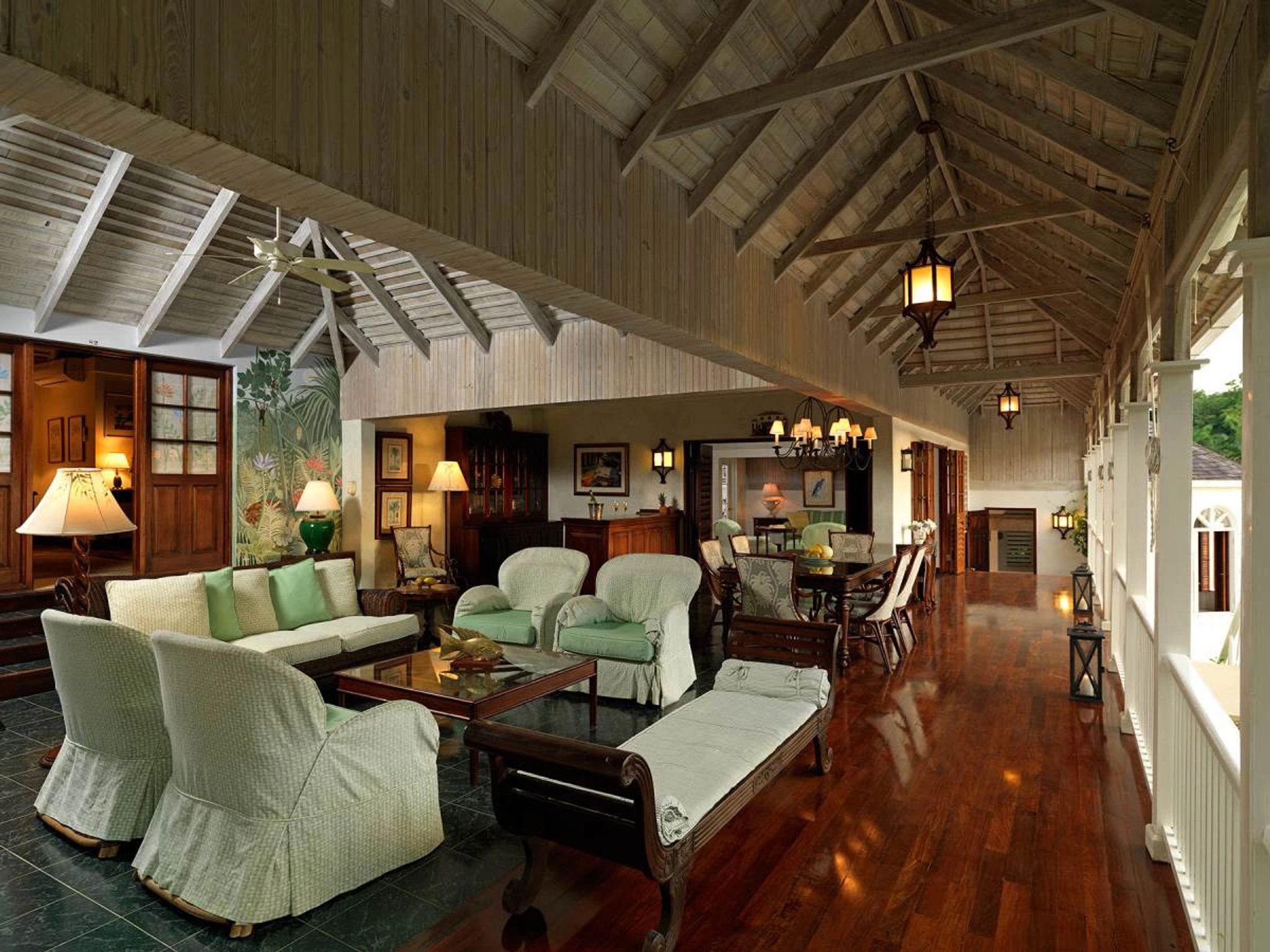 Five Bedroom Classic Villa sala de estar - sala chique - sala ampla - design rustico