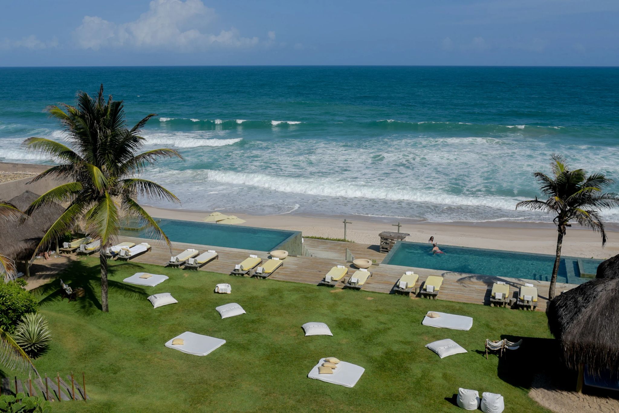 piscina de hotel - hotel na praia - resort de luxo