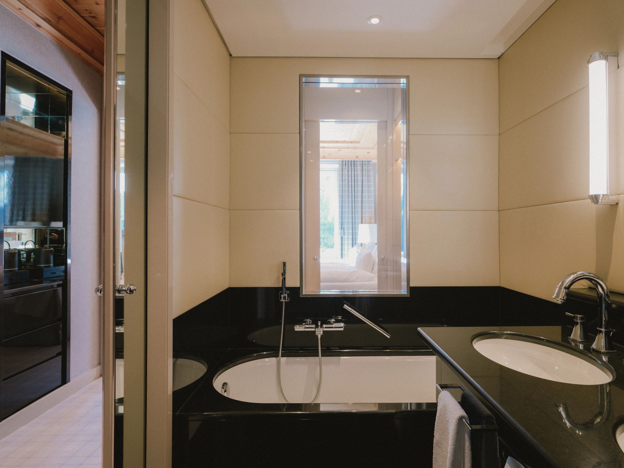 Double Deluxe Lake Side banheiro classico - banheira de imersao - banho premium