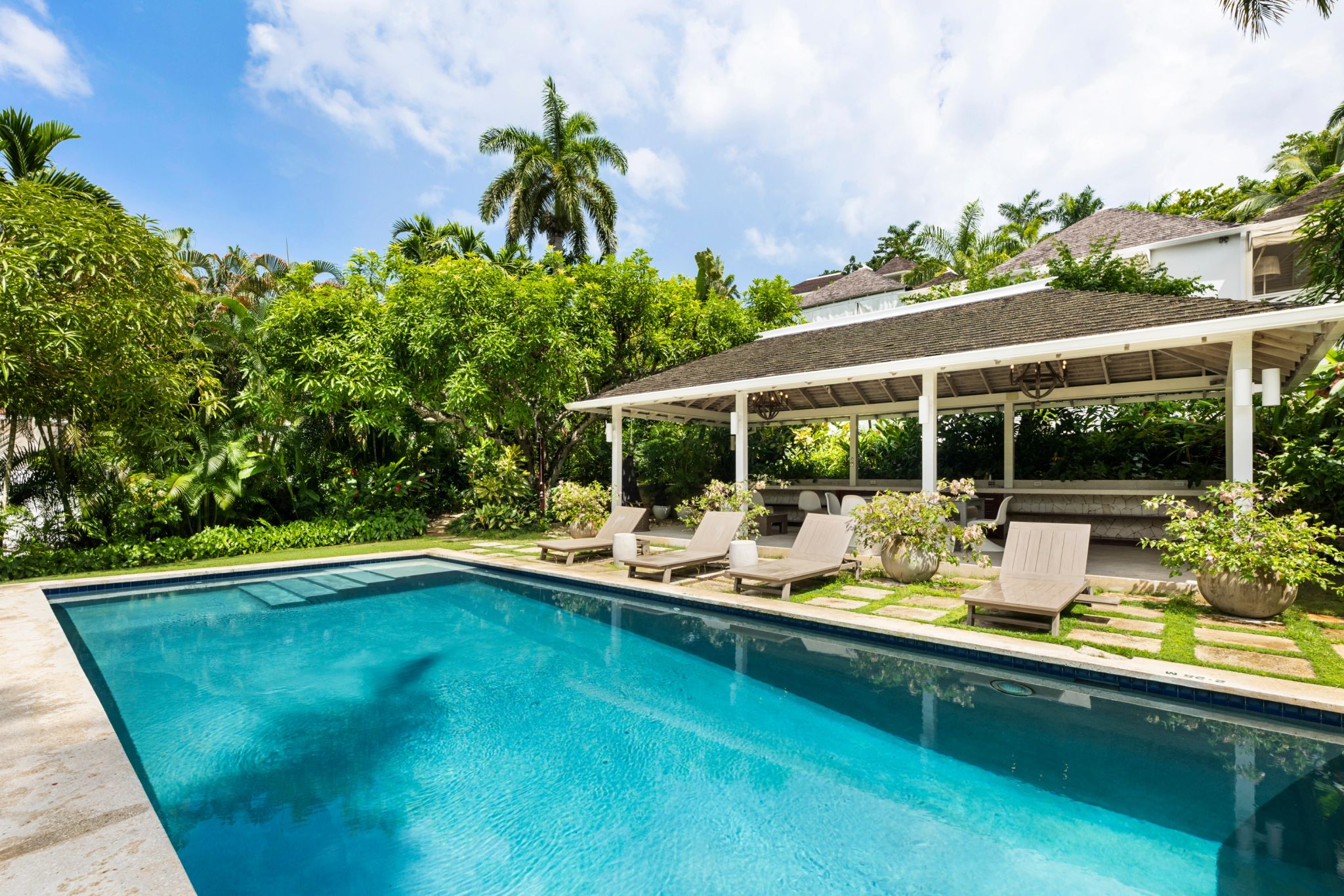 Three Bedroom Classic Villa  vila de luxo - piscina privativa - piscina externa - vila com tres quartos