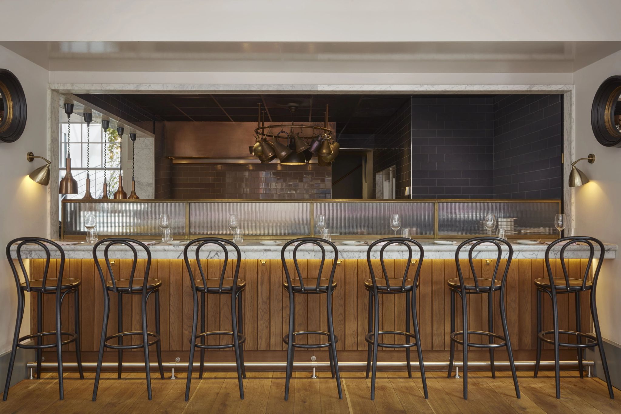 bar interno - balcão sofisticado - coquetelaria premium