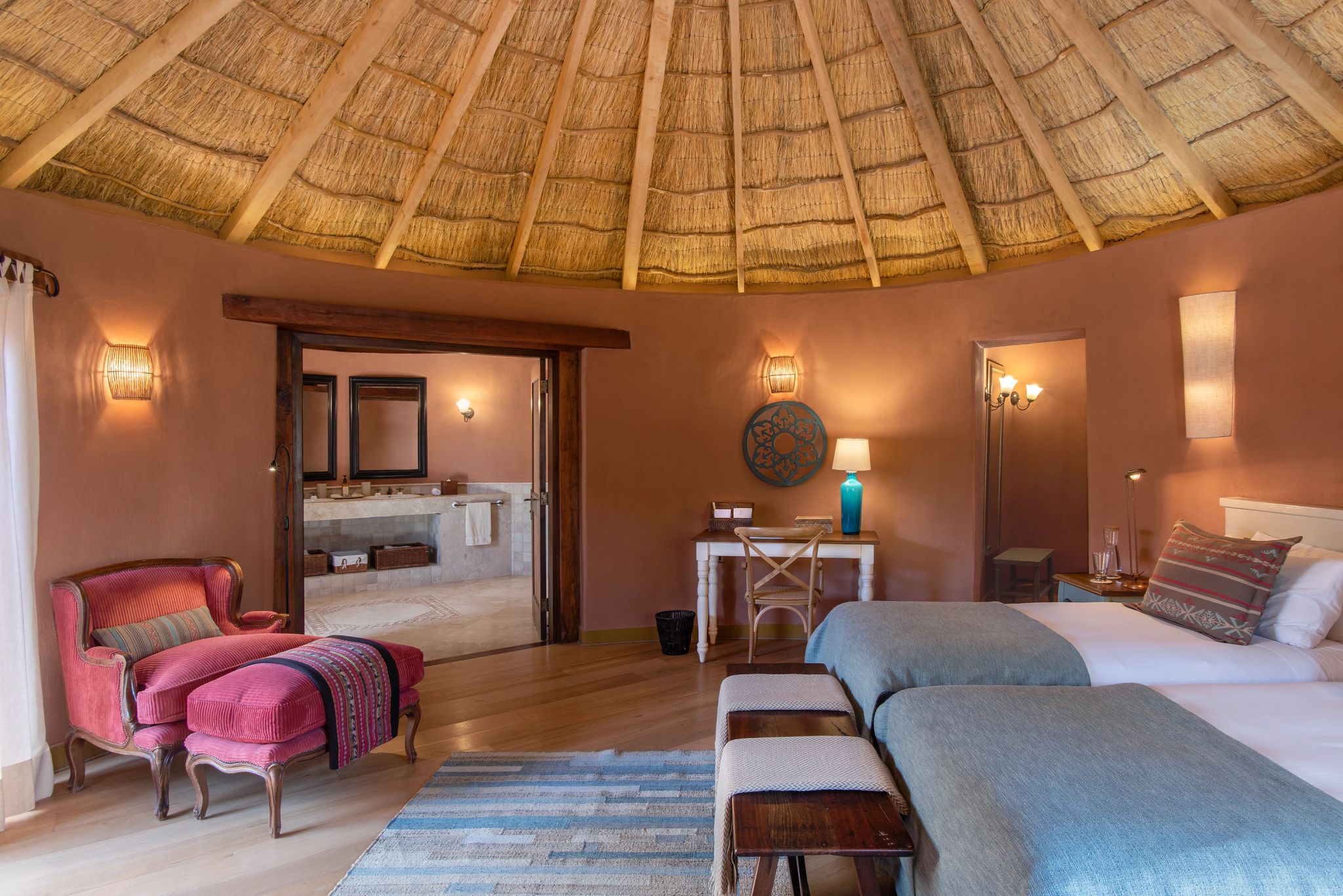 Superior Round Suite suite com duas camas - camas twin - suite moderna