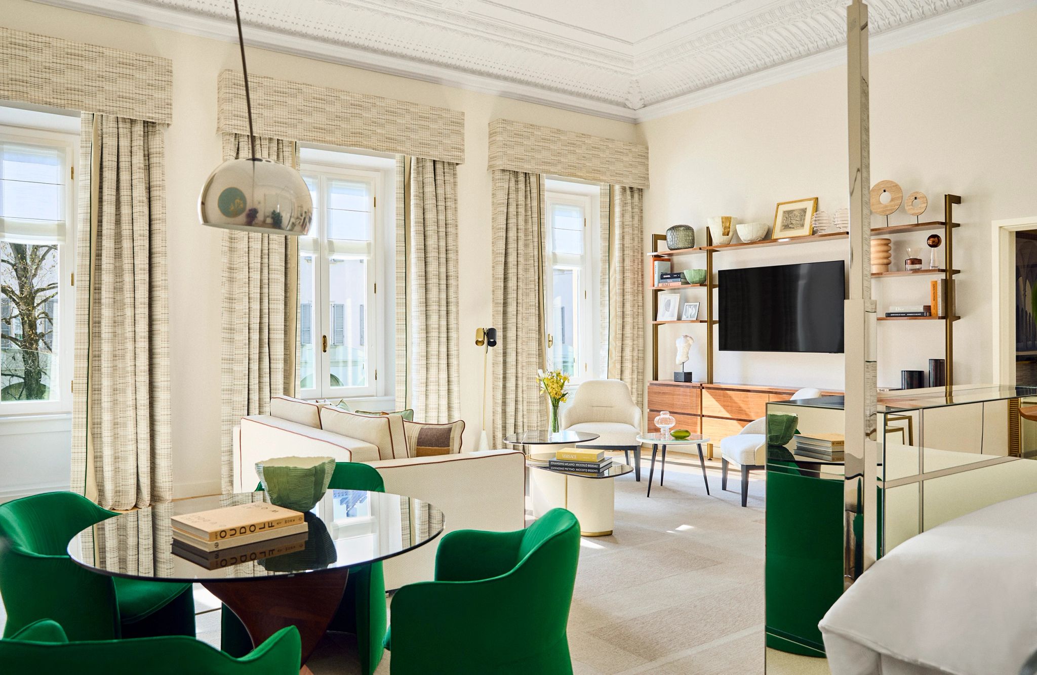 Renaissance Suite sala de tv - sala de estar - sala chique - suite espaçosa