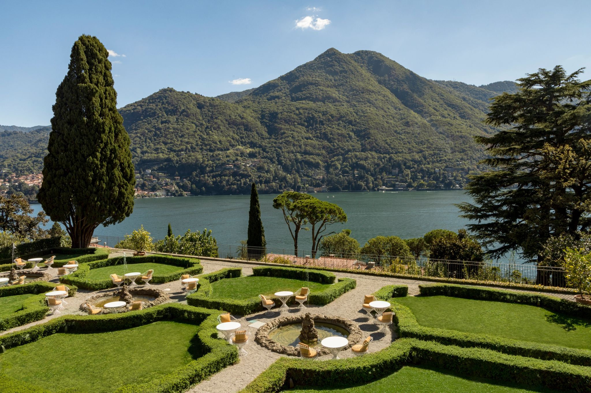 Vista Hotel Passalacqua Lago di Como area de lazer – cipresete italiano – vista lago di como