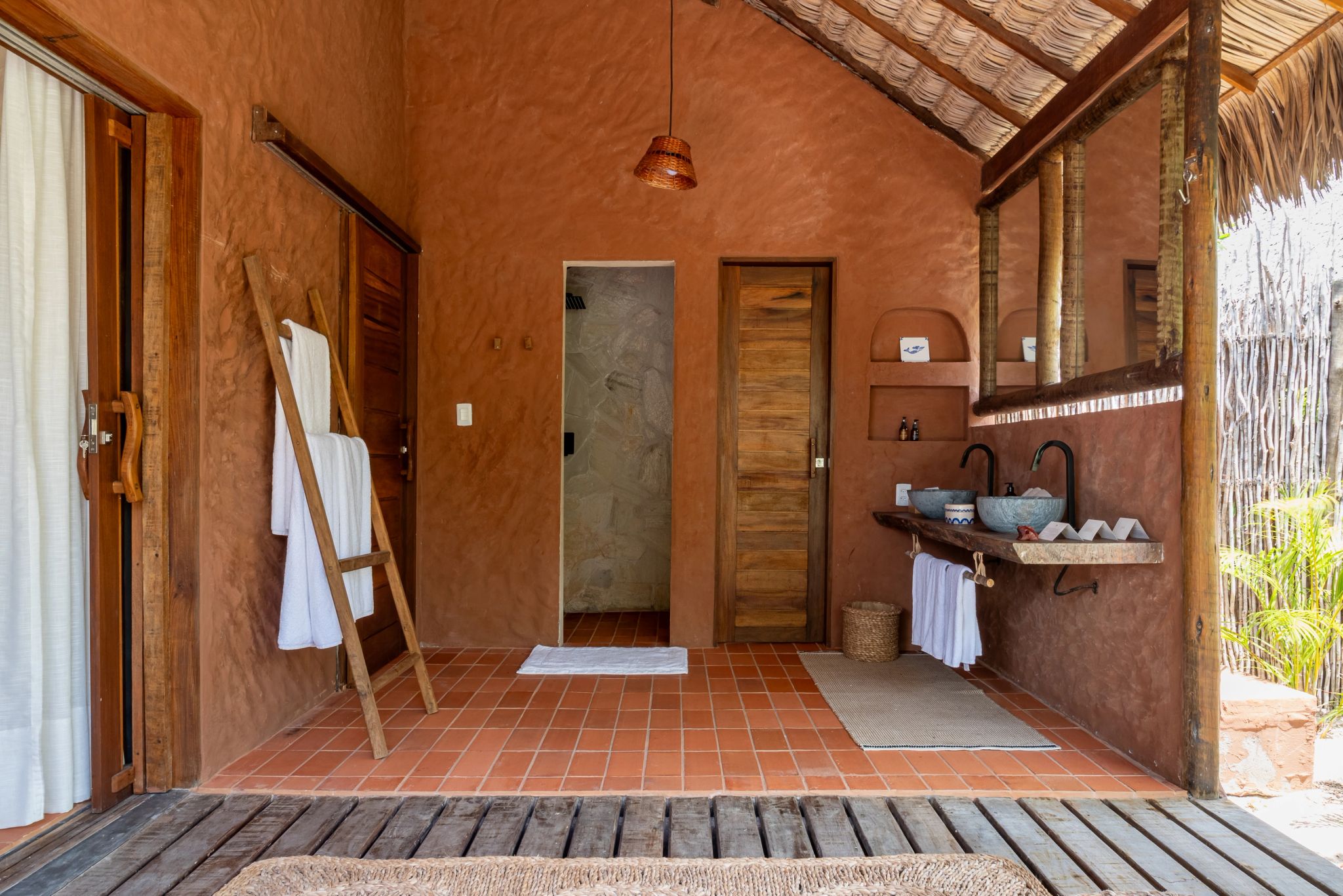 Bangalô 2 pia dupla - banheiro aberto - design rustico